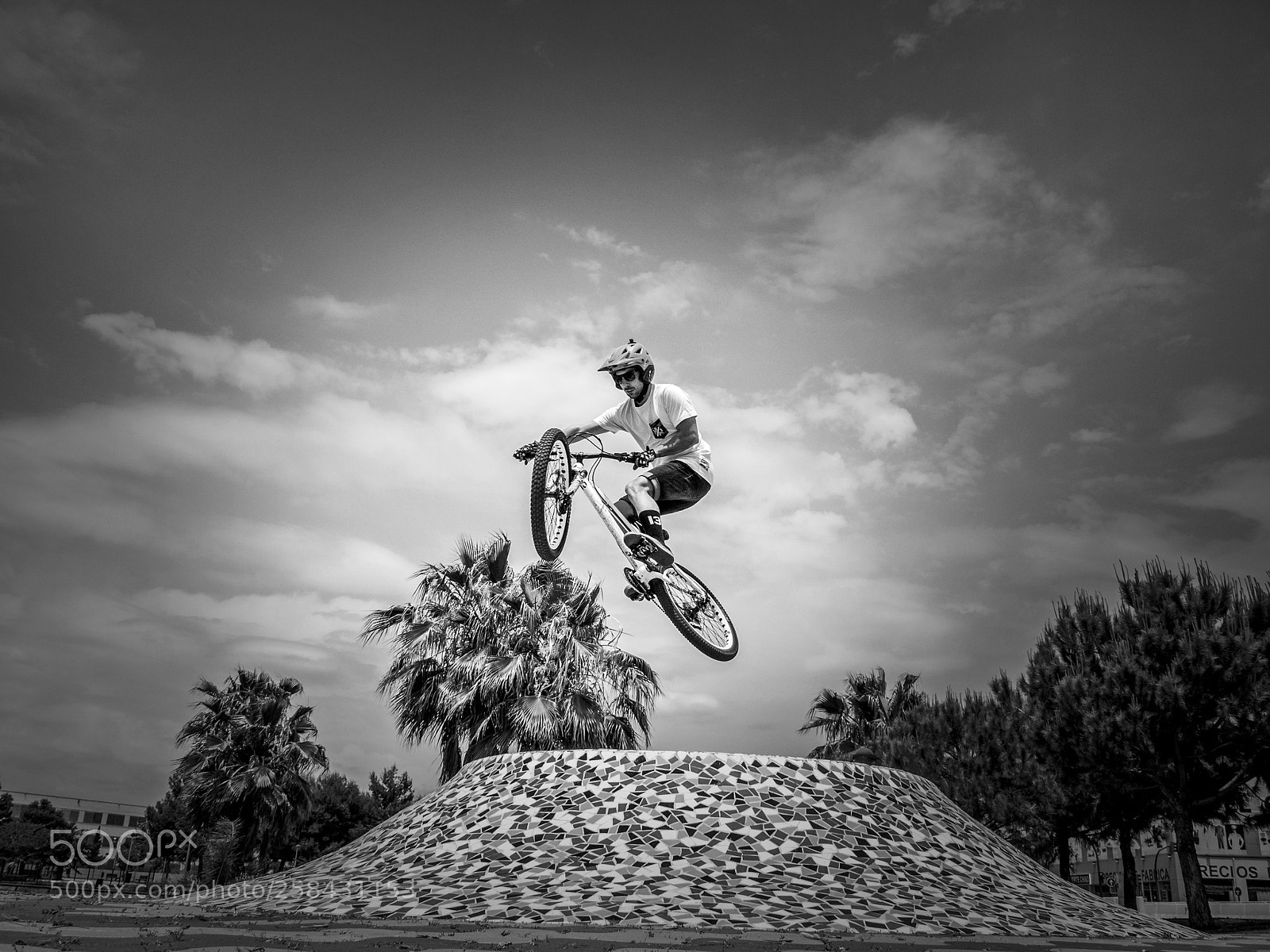 Olympus OM-D E-M10 II sample photo. Bici  voladores (street photo) photography