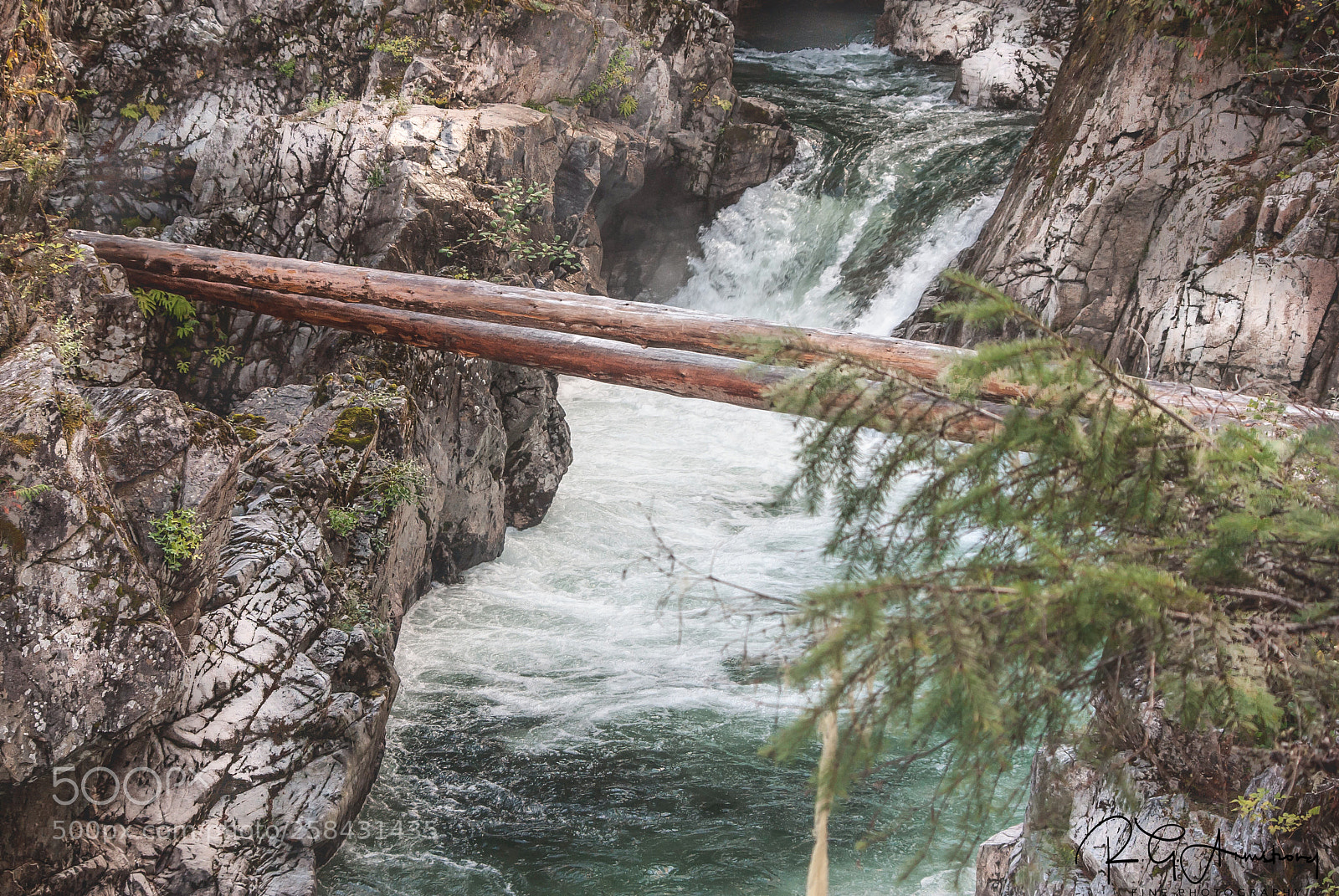 Pentax K200D sample photo. Rapid flow photography