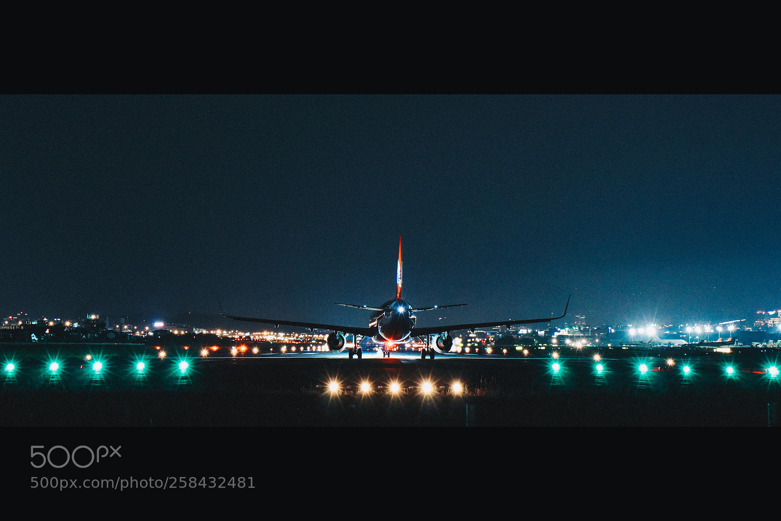 Canon EOS 500D (EOS Rebel T1i / EOS Kiss X3) sample photo. Songshan airport photography