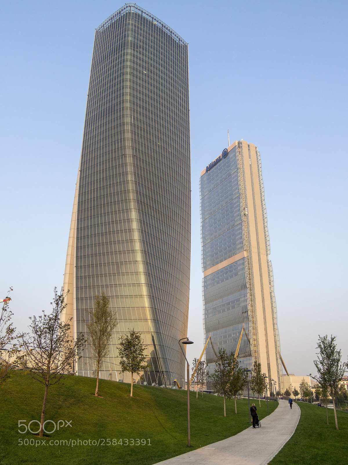 Olympus OM-D E-M10 II sample photo. Hadid and isozaki towers photography