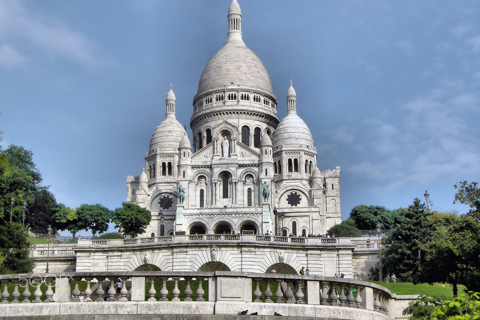 Sony DSC-P73 sample photo. Montmatre sacré-cœur basilica photography