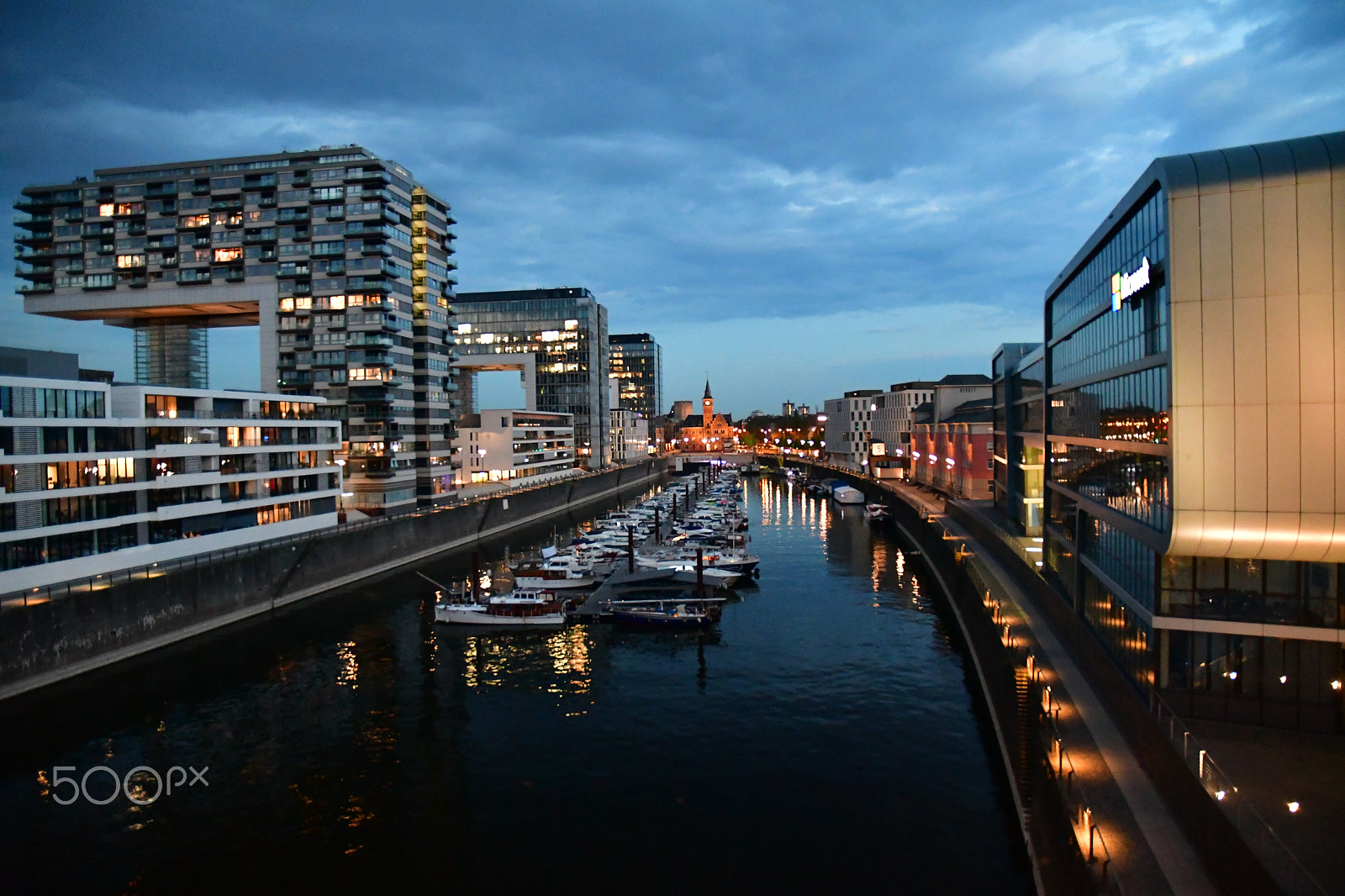 Nikon D500 sample photo. A few steps until it gets dark photography