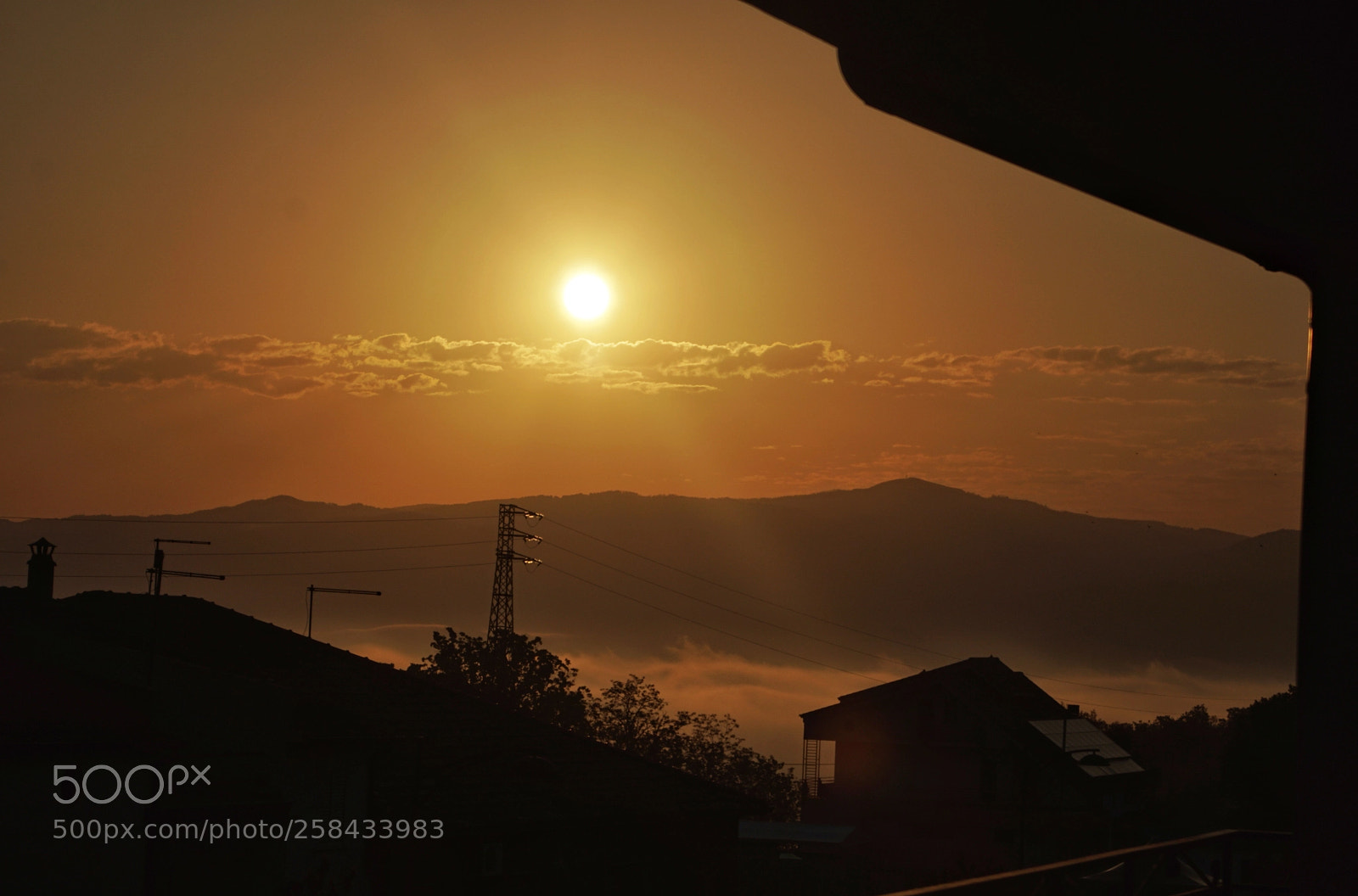 Sony a6300 sample photo. Sunrise and fog photography