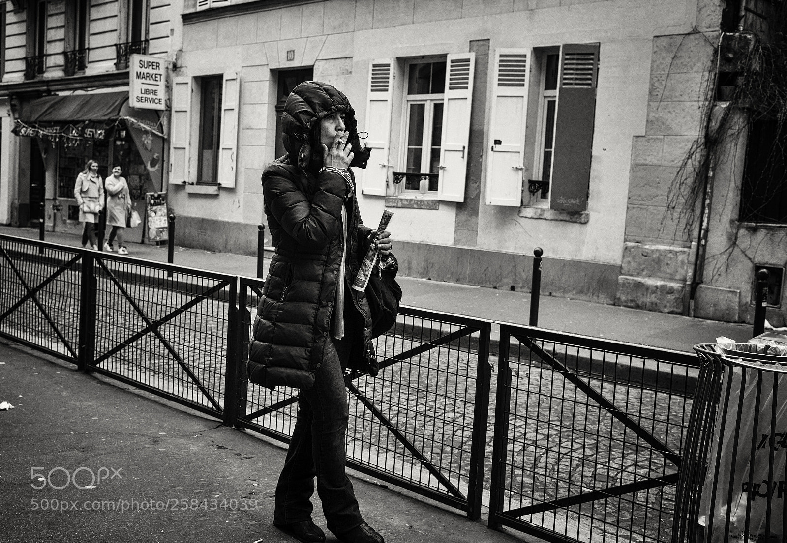 Leica M (Typ 240) sample photo. Waiting and smoking photography