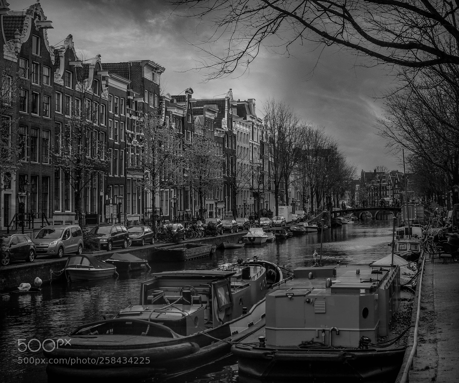 Canon EOS 550D (EOS Rebel T2i / EOS Kiss X4) sample photo. Amsterdam canal b&w photography