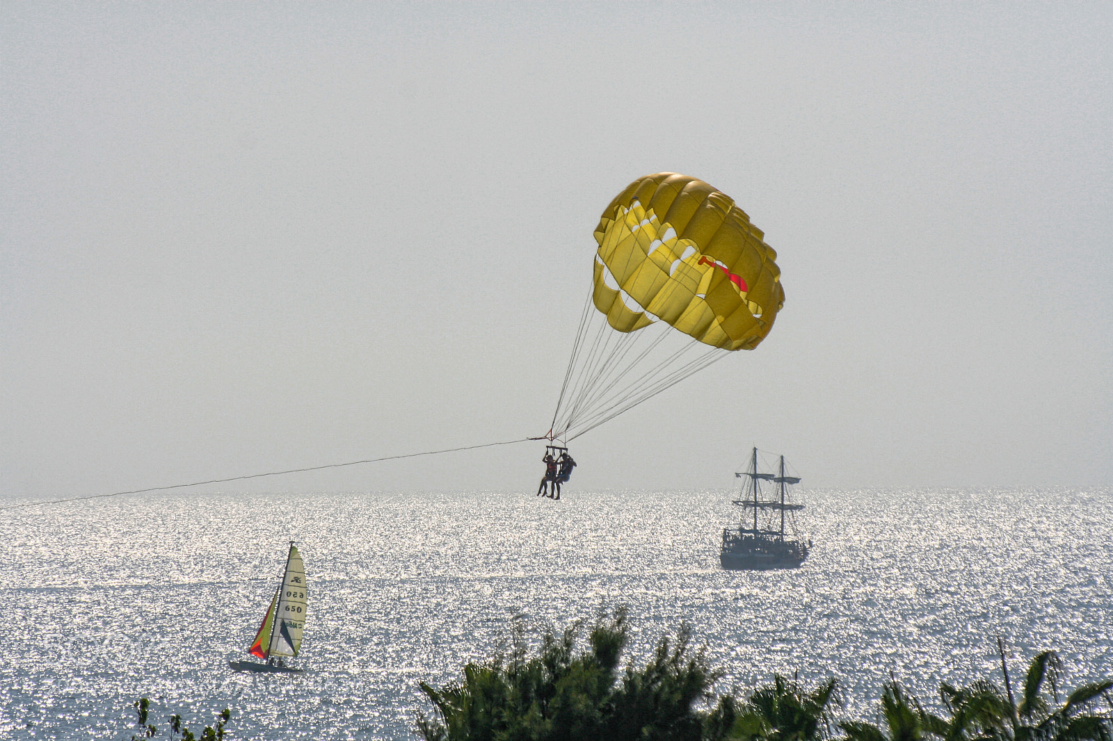 Canon EOS 350D (EOS Digital Rebel XT / EOS Kiss Digital N) sample photo. Parasailing,  antalya, turkey photography