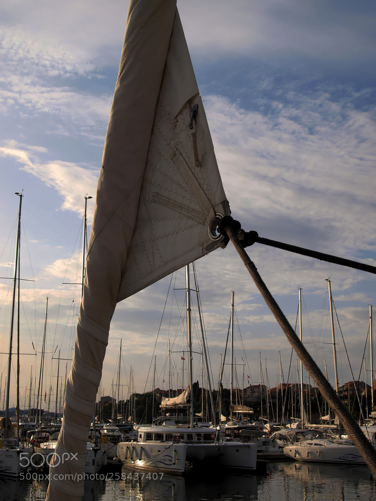 Olympus E-420 (EVOLT E-420) sample photo. Between the sails photography