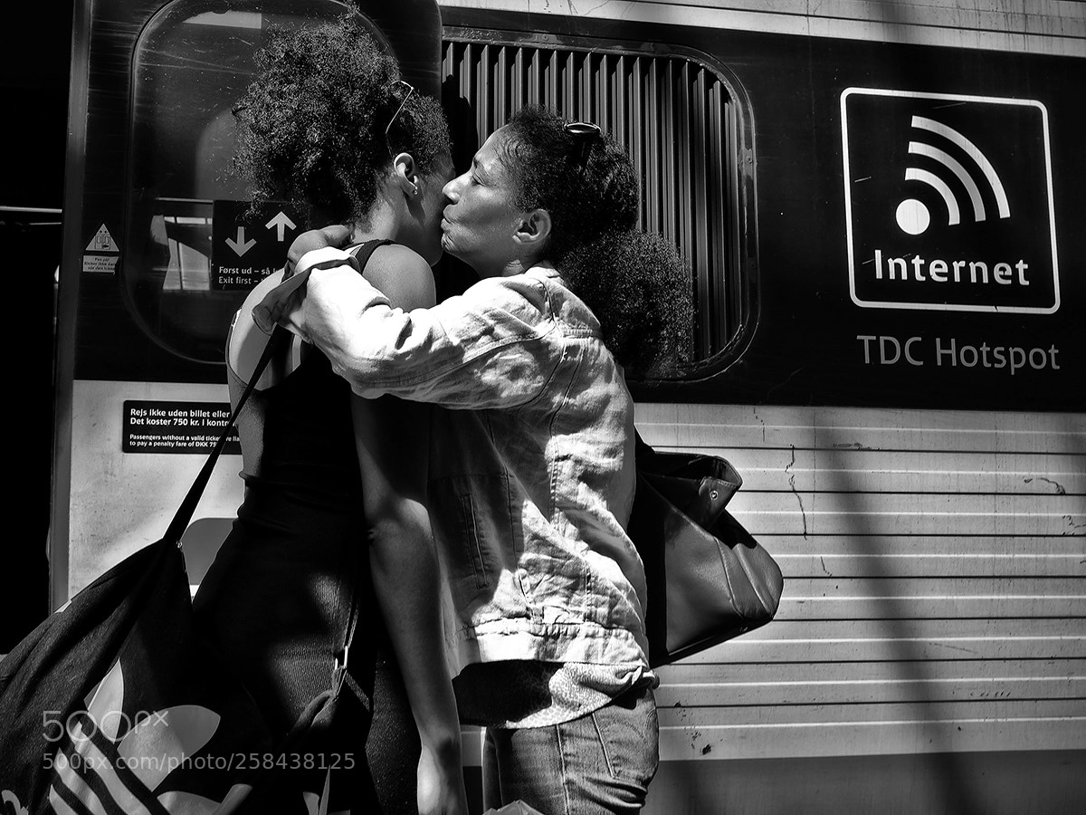 Fujifilm X-Pro2 sample photo. Goodbye kiss photography