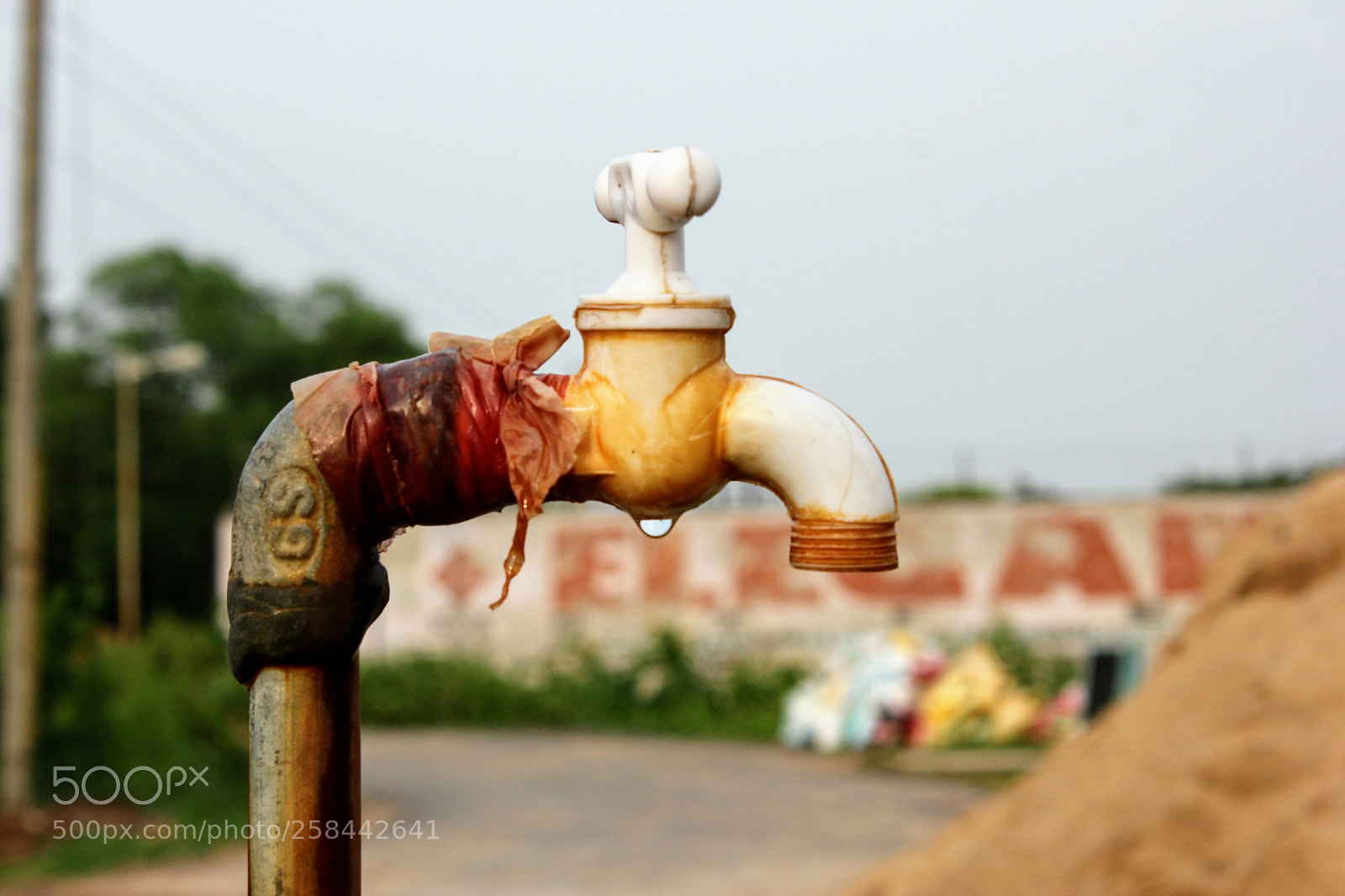 Canon EOS 550D (EOS Rebel T2i / EOS Kiss X4) sample photo. Street tap,,,, photography