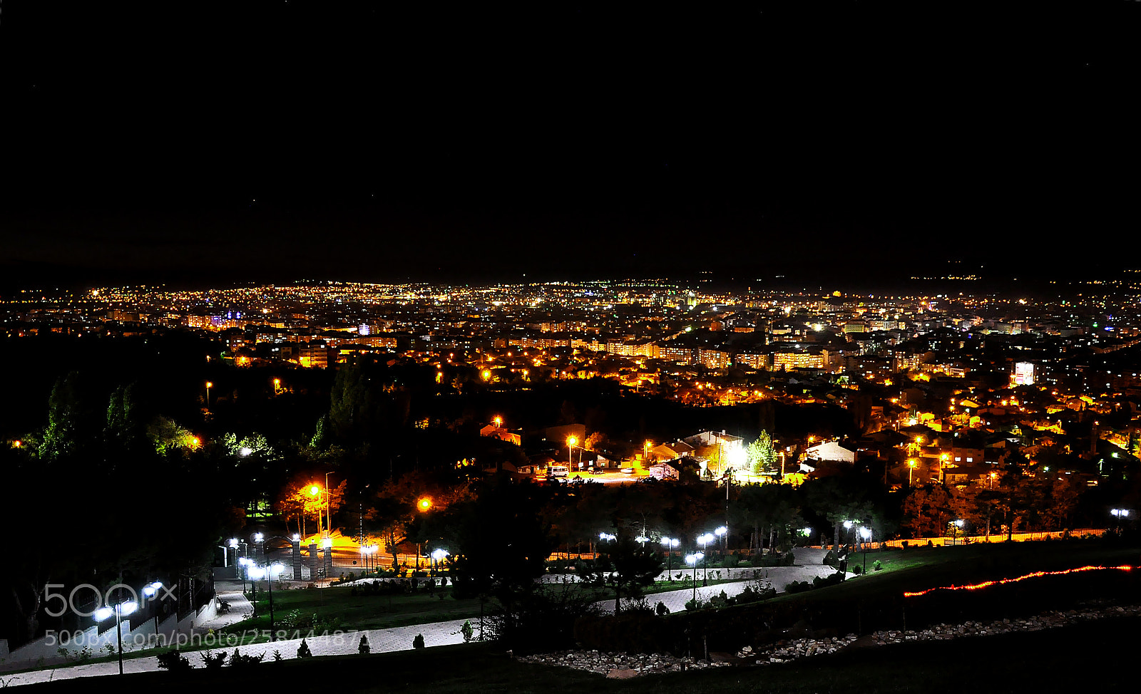 Nikon D90 sample photo. Night light photography