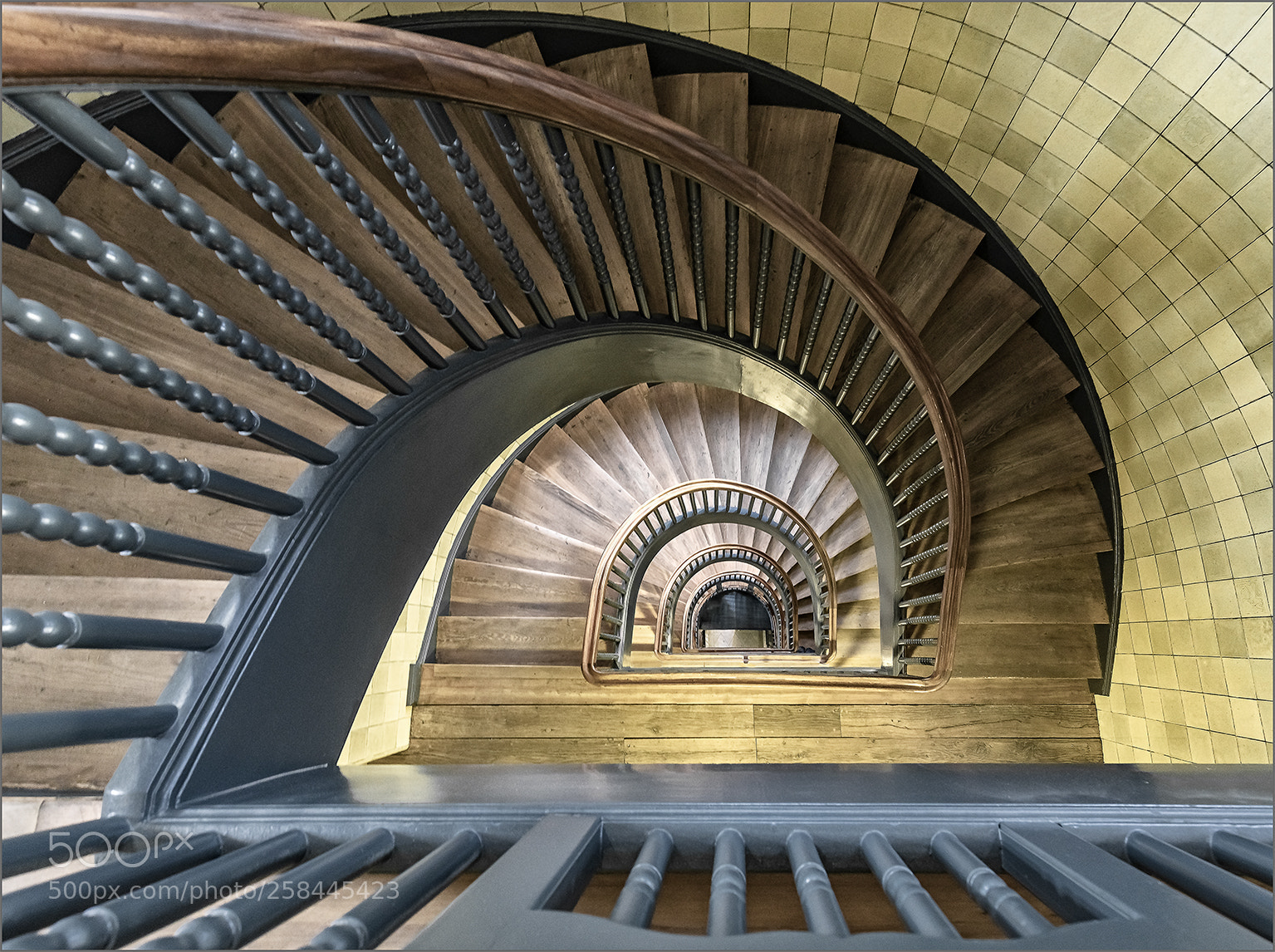 Canon EOS 5D Mark IV sample photo. Stair in the hulbe photography
