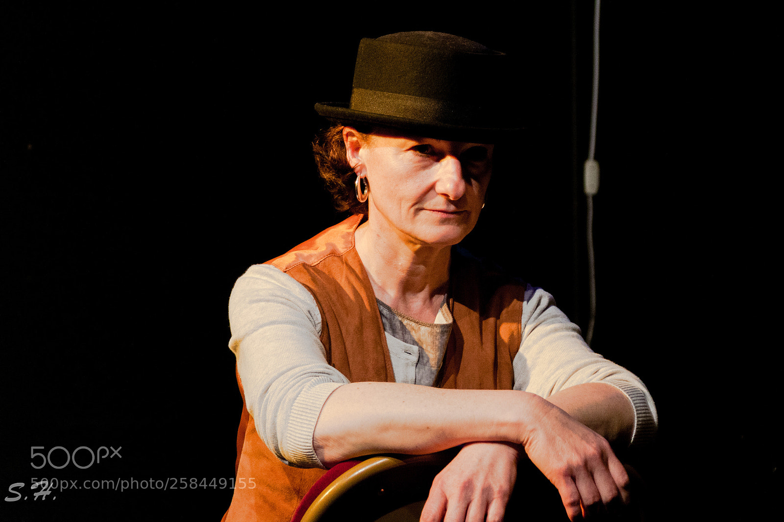 Canon EOS 50D sample photo. Cabaret ginsbourg photography