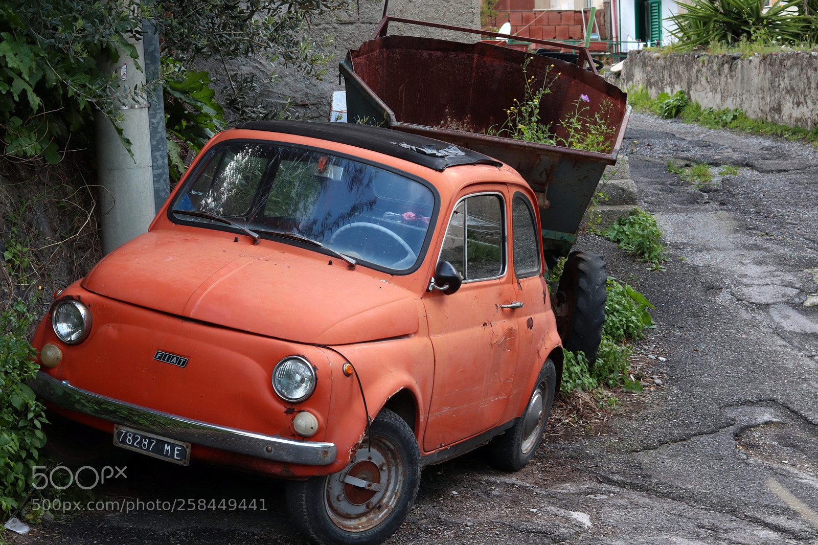 Canon EOS 200D (EOS Rebel SL2 / EOS Kiss X9) + Canon EF 50mm F1.8 STM sample photo. Vintage vehicles photography