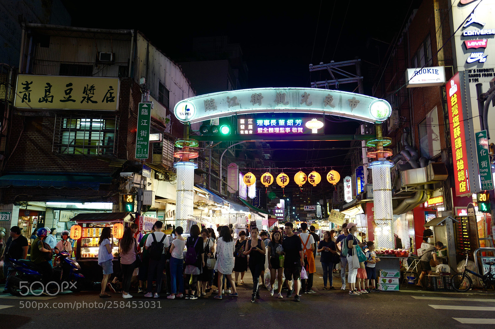 Leica Q (Typ 116) sample photo. 很喜歡這張老舊電影裡面的感覺 photography