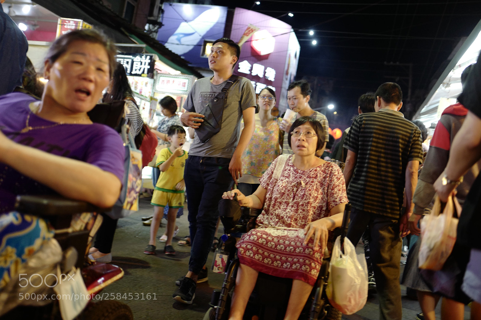 Leica Q (Typ 116) sample photo. 一瞥，開心的妳們 photography