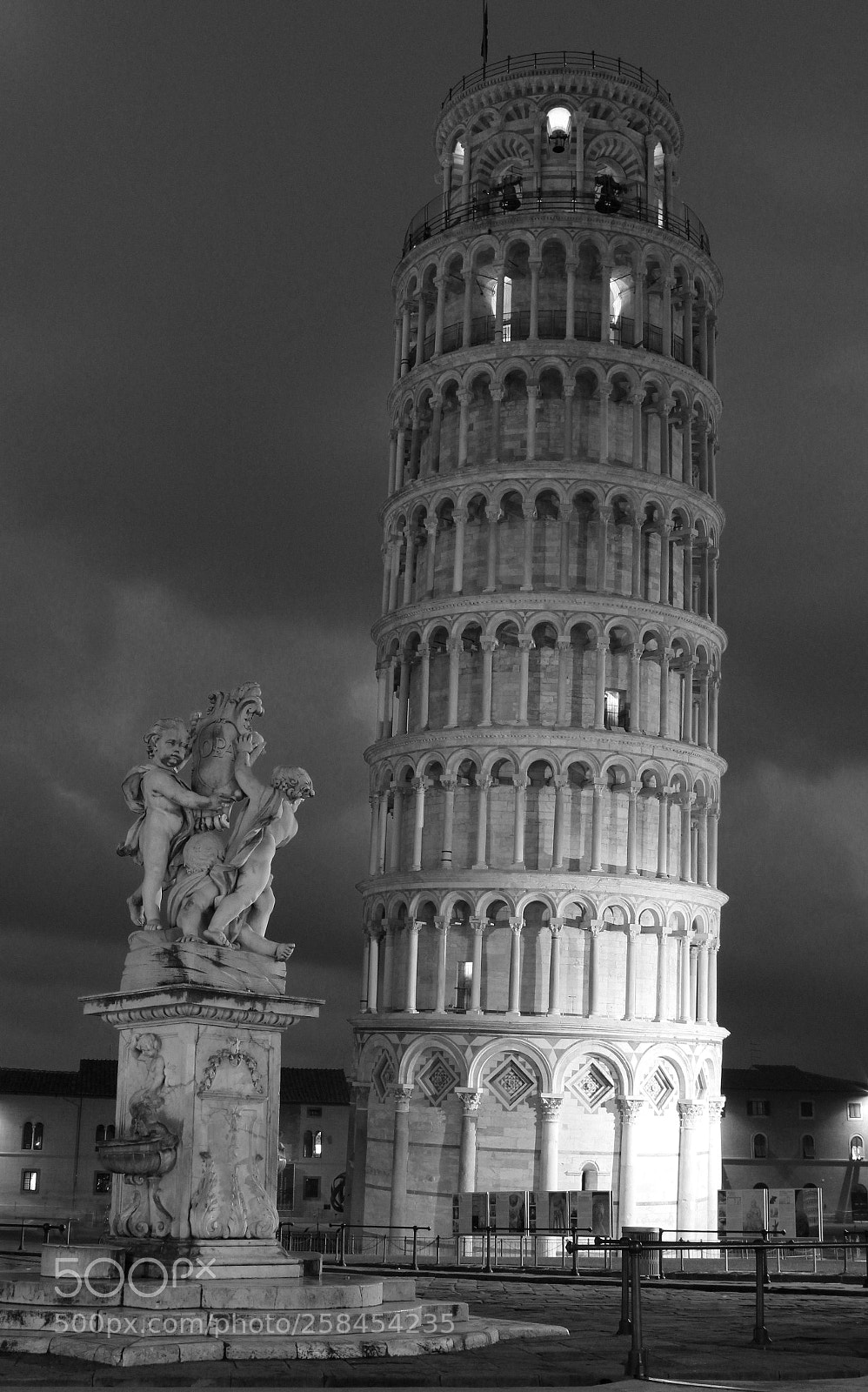 Canon EOS 550D (EOS Rebel T2i / EOS Kiss X4) sample photo. Pisa photography