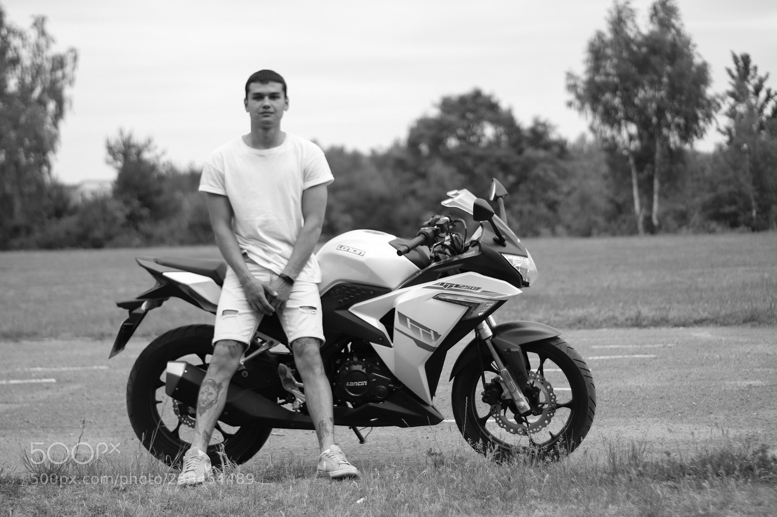 Canon EOS 200D (EOS Rebel SL2 / EOS Kiss X9) sample photo. Biker photography