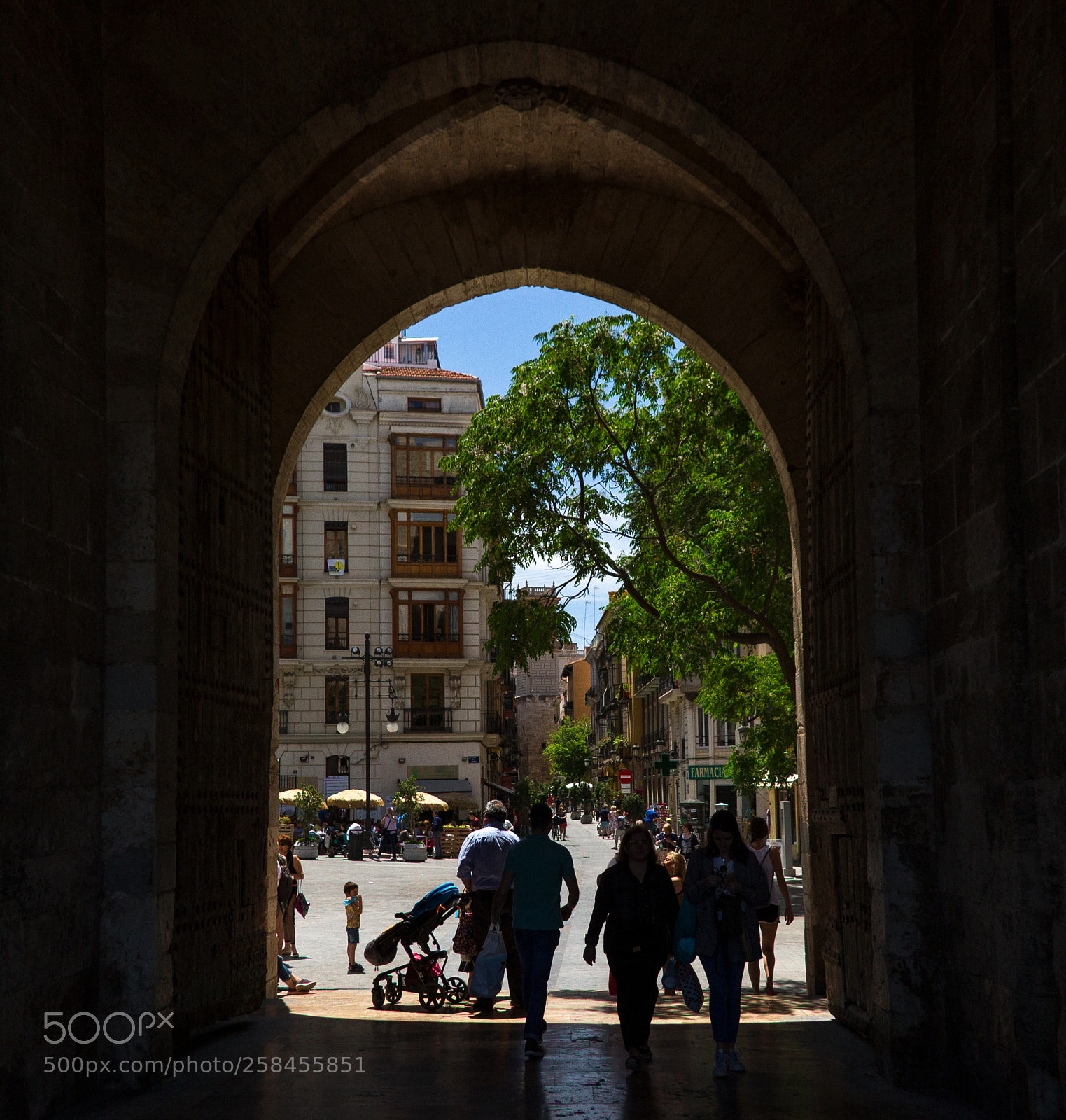 Canon EOS 7D sample photo. Gates to valencia photography