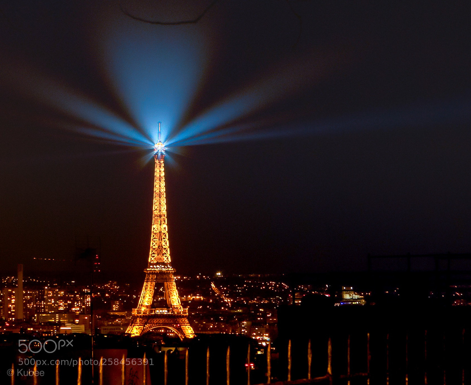 Canon EOS 6D Mark II sample photo. Beacon of paris photography