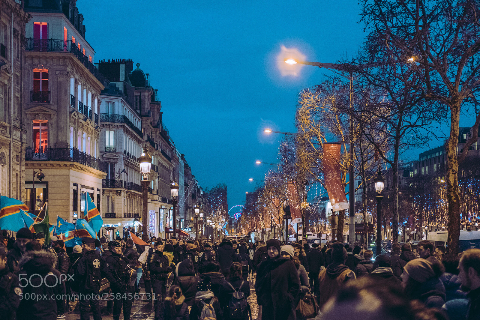 Fujifilm X-T2 sample photo. Busy street in paris  photography