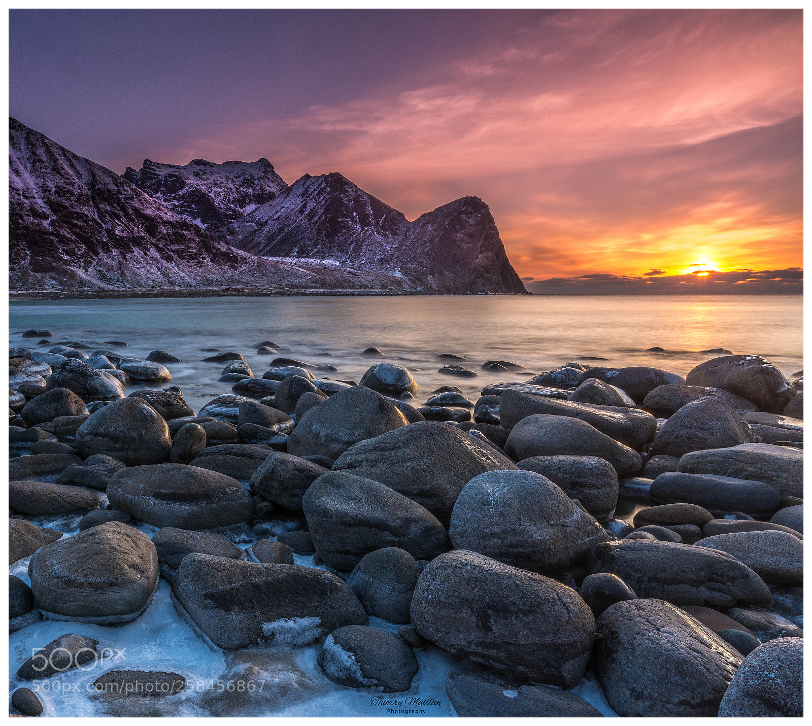 Nikon D800 sample photo. Unstad sun goes down photography