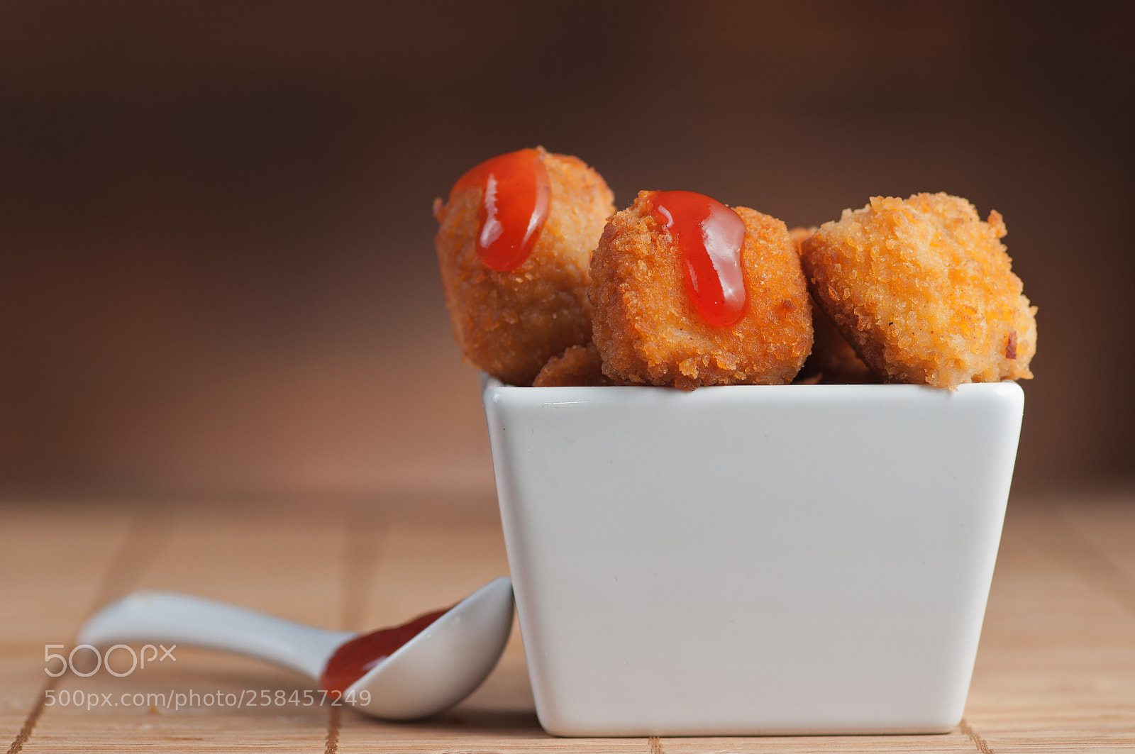 Nikon D90 sample photo. Chicken nuggets with tomato photography