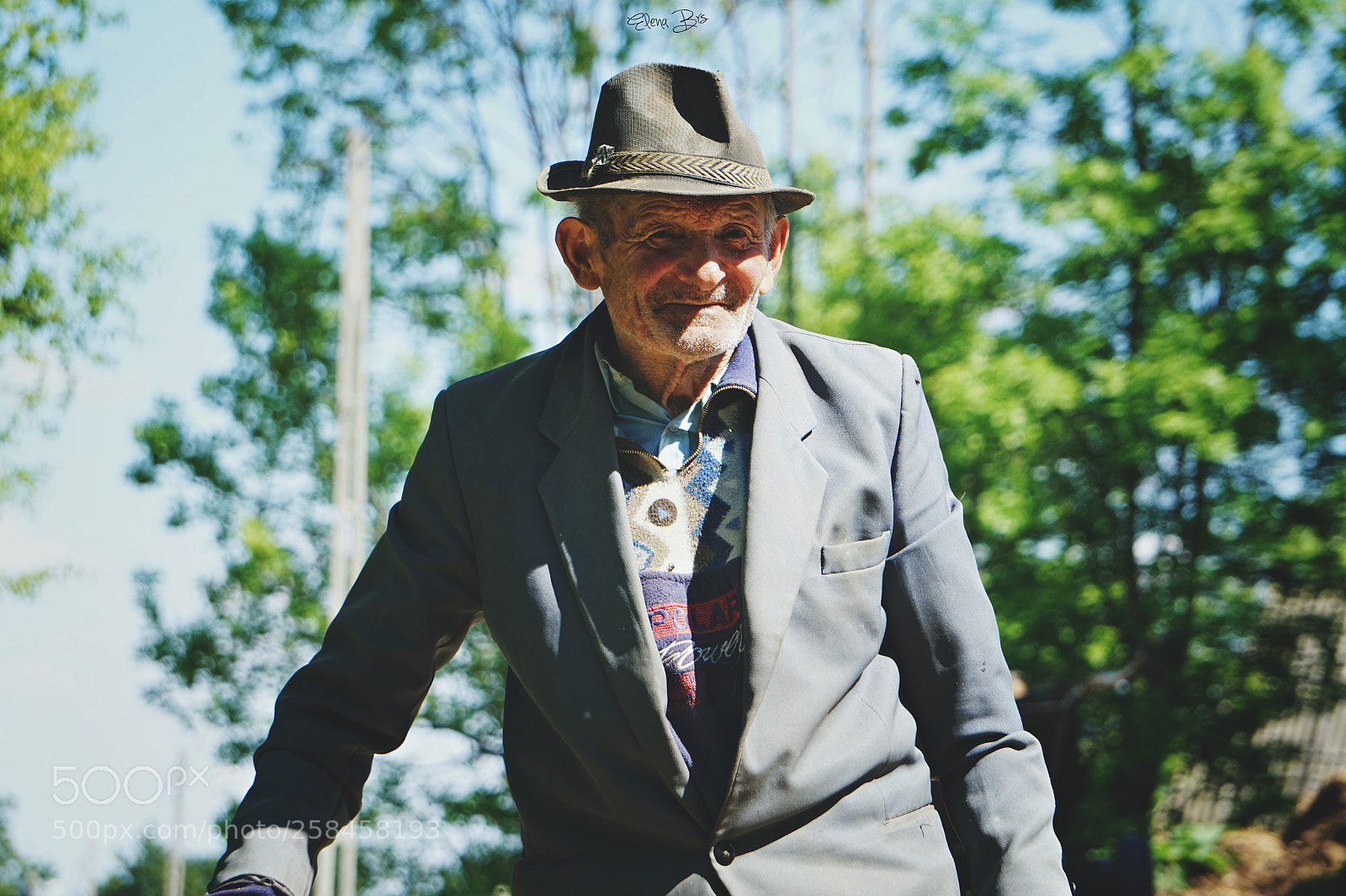 Sony Alpha a5000 (ILCE 5000) sample photo. Old man in the photography