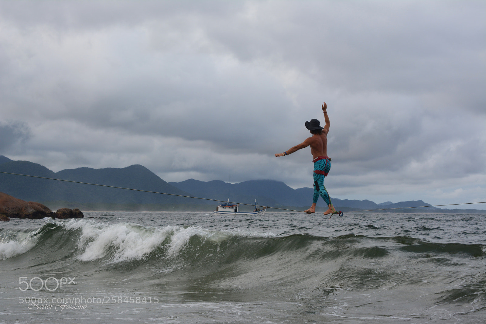 Nikon D5200 sample photo. Equilibrio sobre el mar photography
