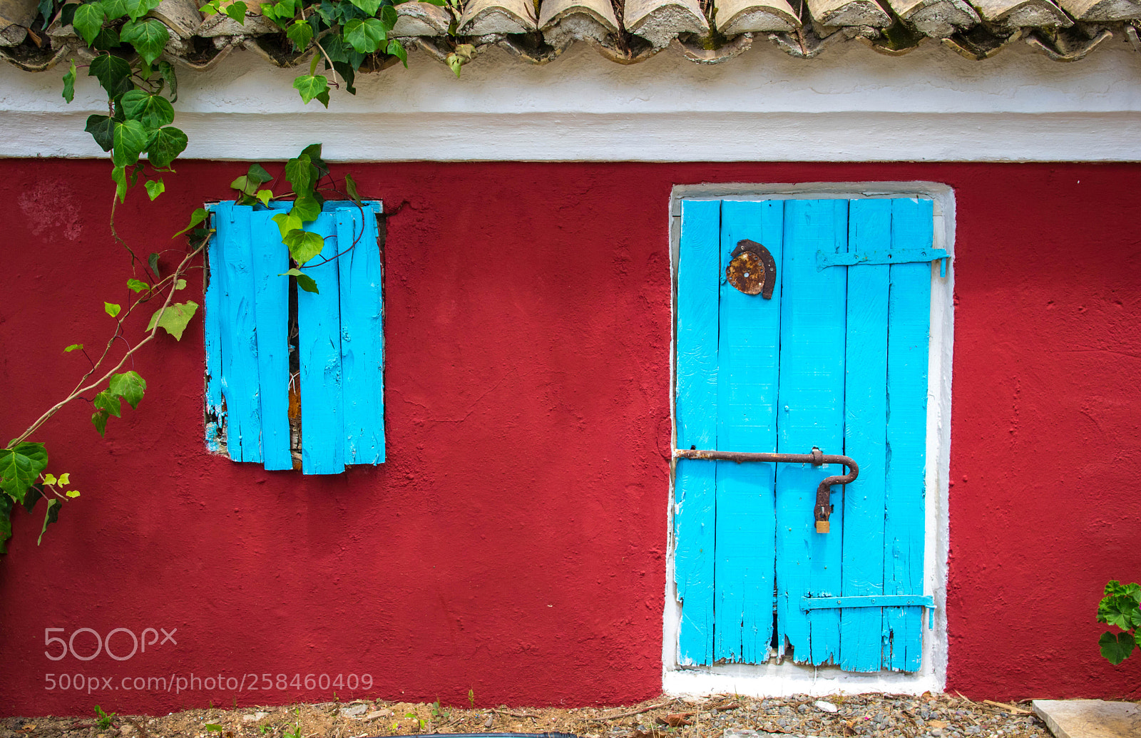 Pentax K-3 sample photo. Blue door and window photography
