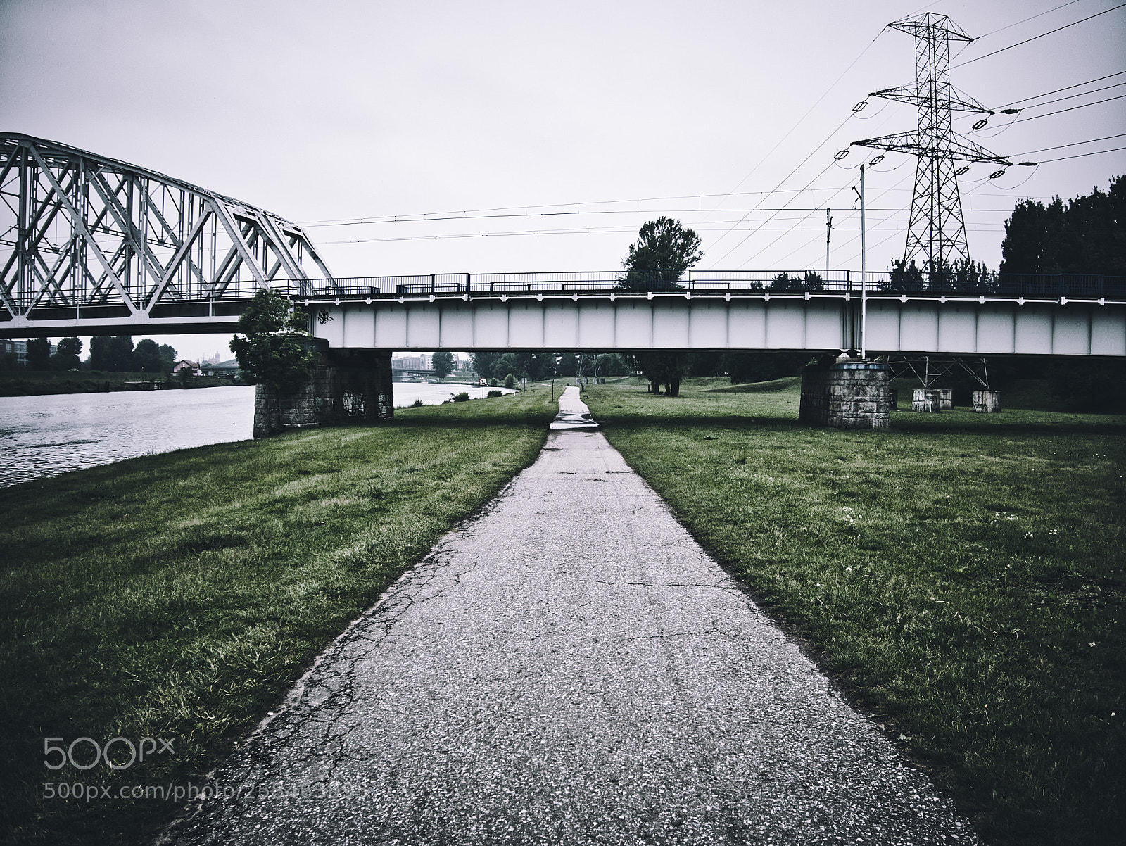 Panasonic Lumix DMC-GX85 (Lumix DMC-GX80 / Lumix DMC-GX7 Mark II) sample photo. Gloomy friday photography