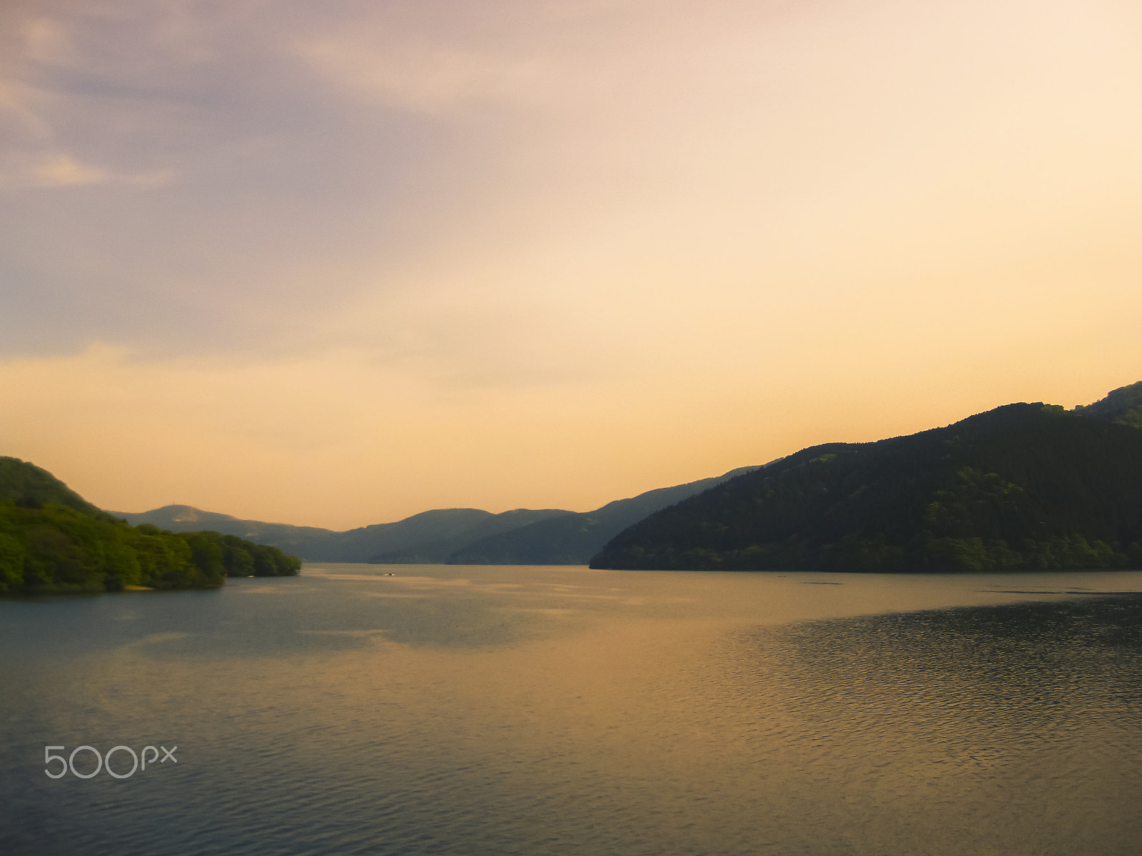 Canon PowerShot SD770 IS (Digital IXUS 85 IS / IXY Digital 25 IS) sample photo. Lake near mount fuji photography