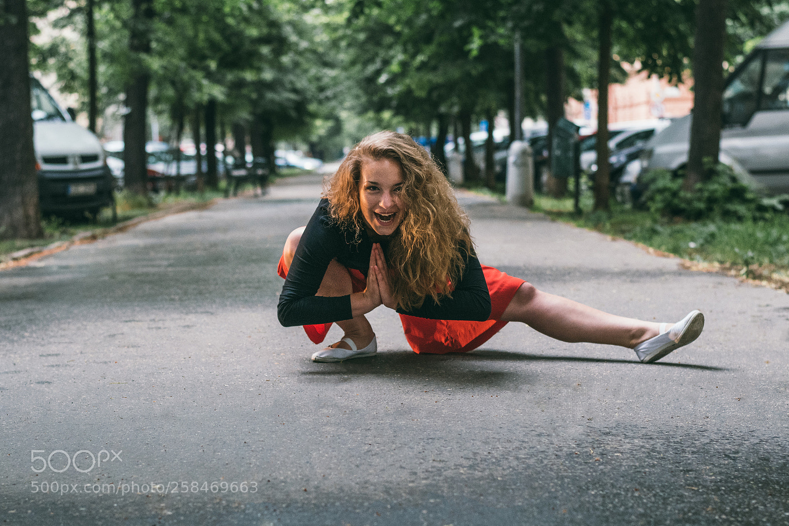 Nikon D7500 sample photo. Yoga in the alley photography
