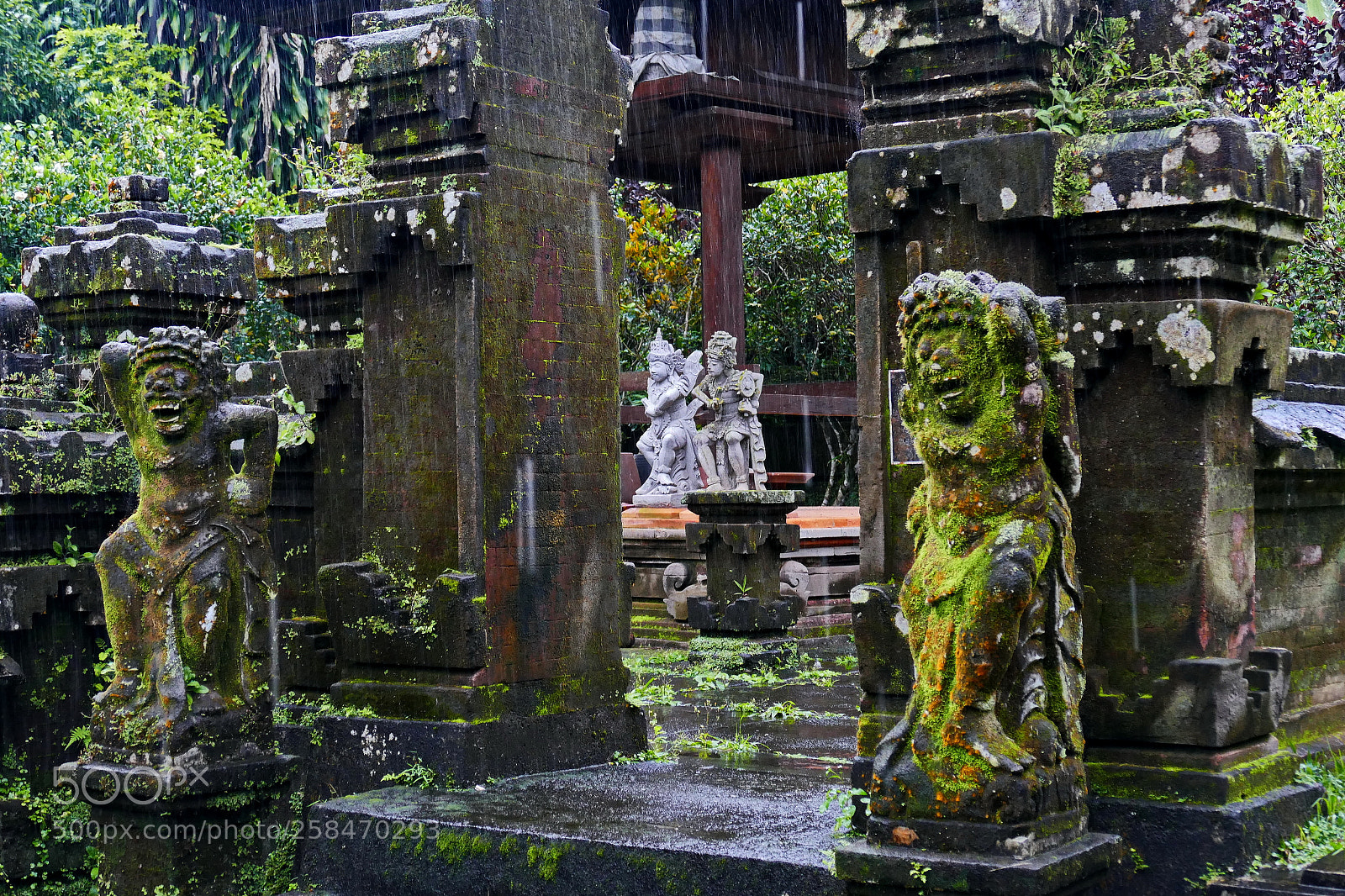 Panasonic Lumix DMC-FZ1000 sample photo. Demons at pura luhur photography