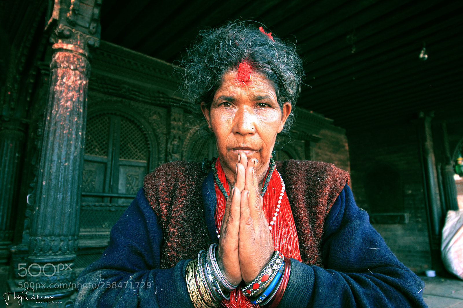 Canon EOS 7D sample photo. Buddhist woman at a photography