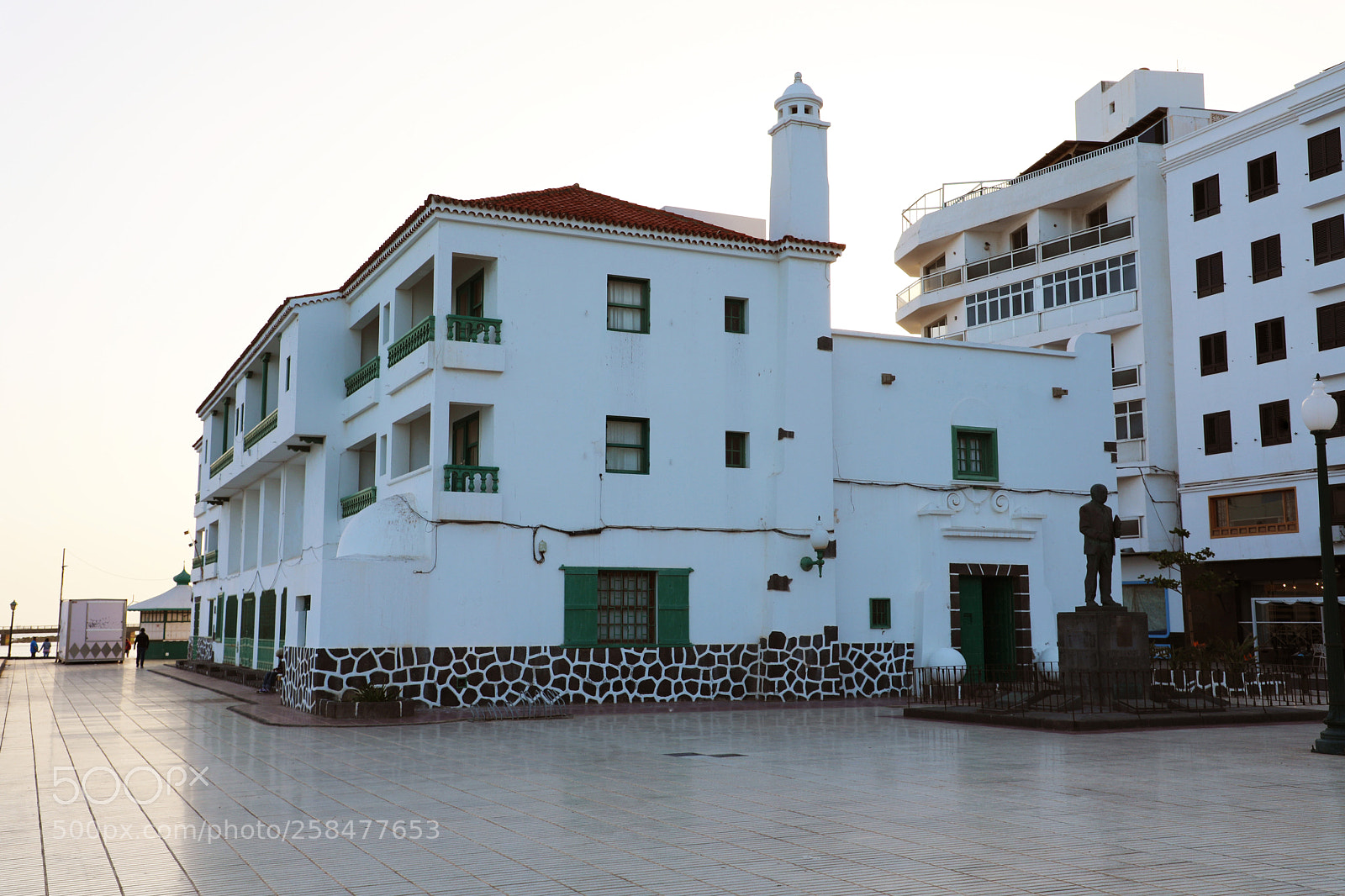 Canon EOS 5D Mark IV sample photo. Arrecife building photography