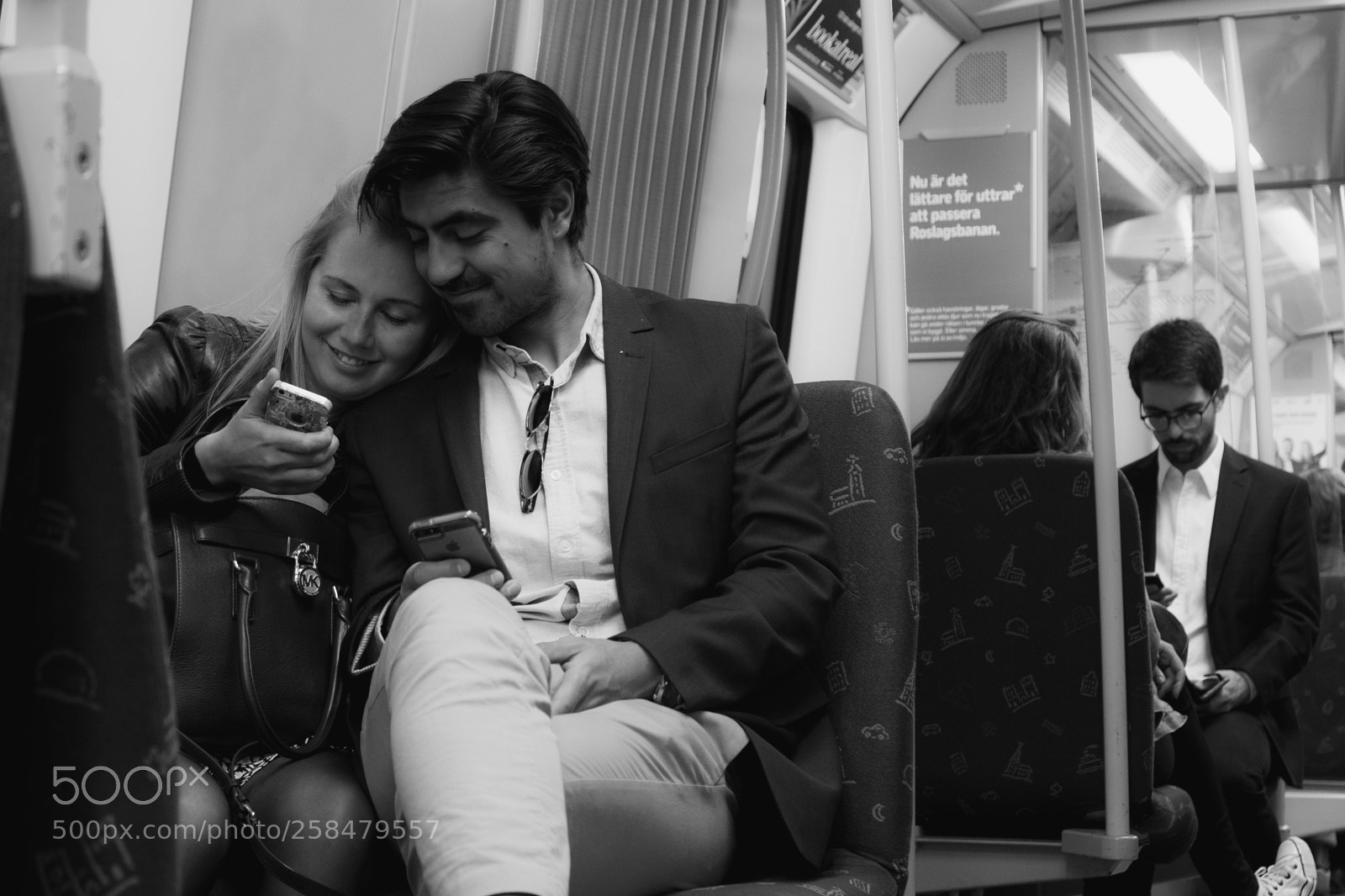 Fujifilm X-T20 sample photo. Subway romance photography