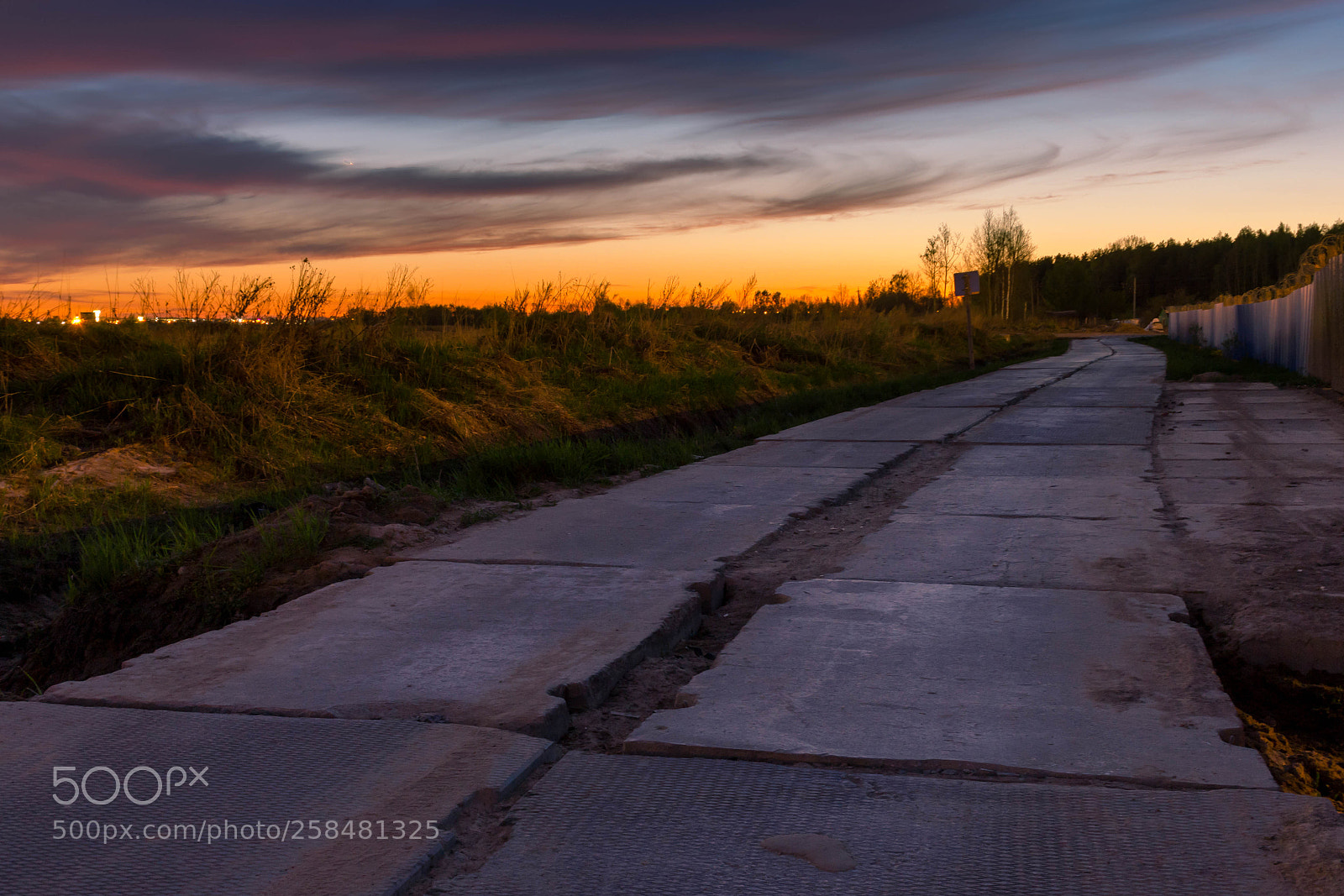 Canon EOS 550D (EOS Rebel T2i / EOS Kiss X4) sample photo. Abandoned road photography