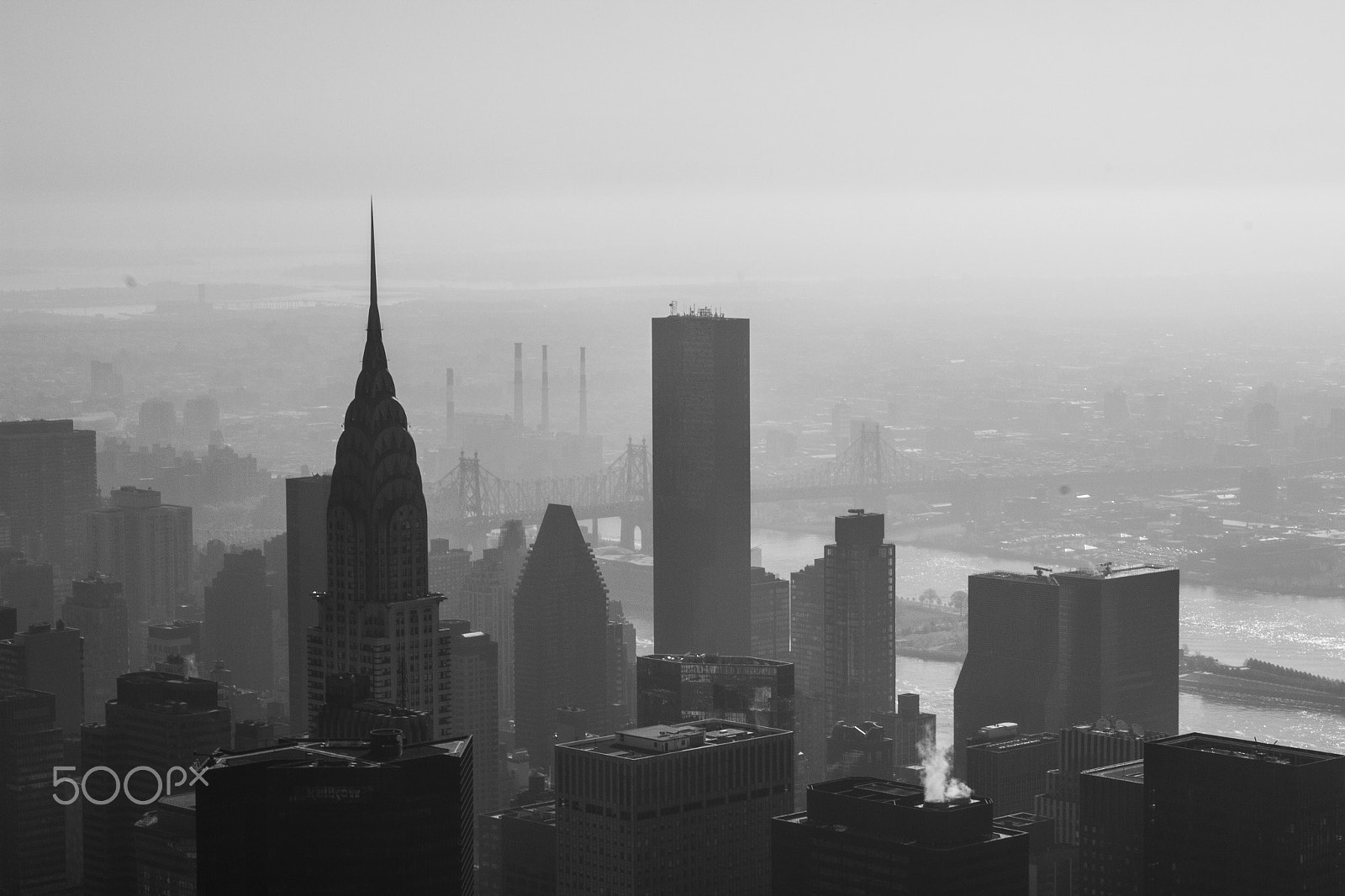 Canon EOS 600D (Rebel EOS T3i / EOS Kiss X5) sample photo. Chrysler and fog photography