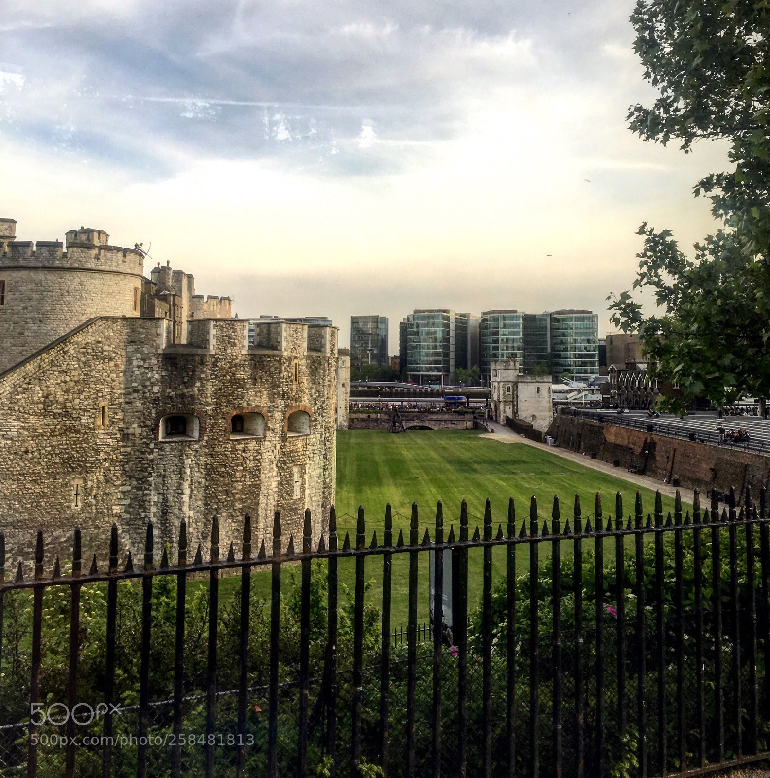 Apple iPhone 6s sample photo. Sunset. tower of london. photography