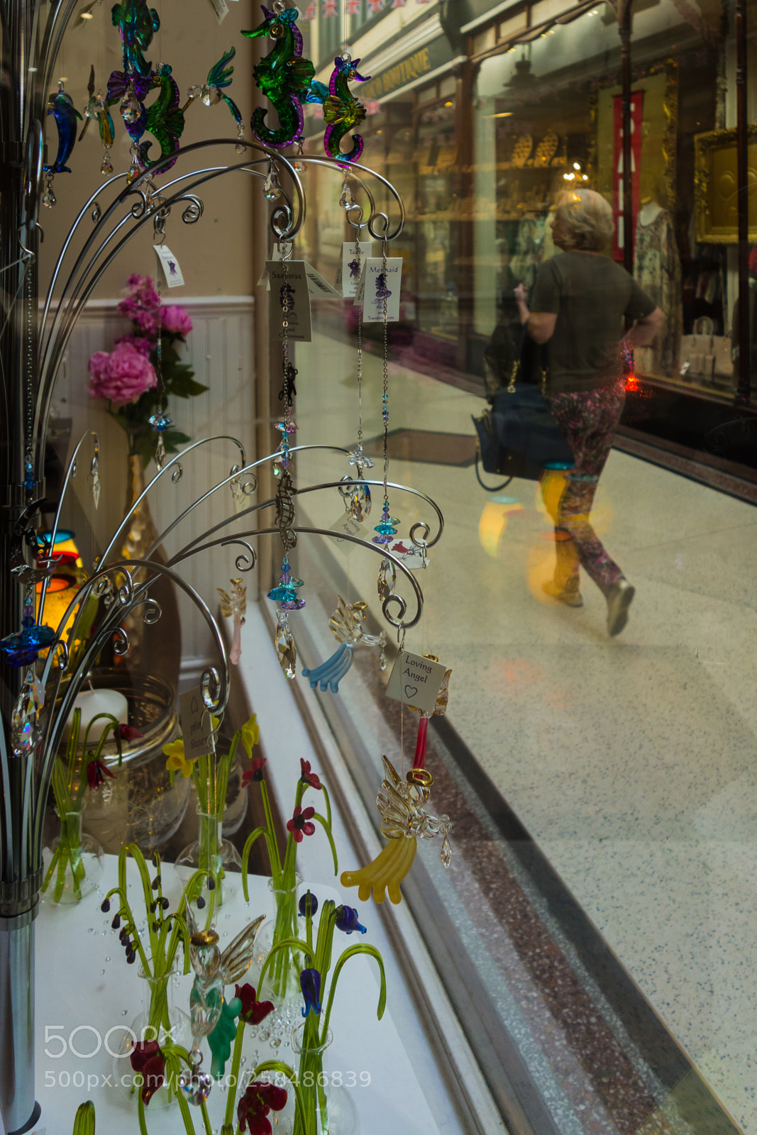 Sony Cyber-shot DSC-RX100 sample photo. Window shopping photography