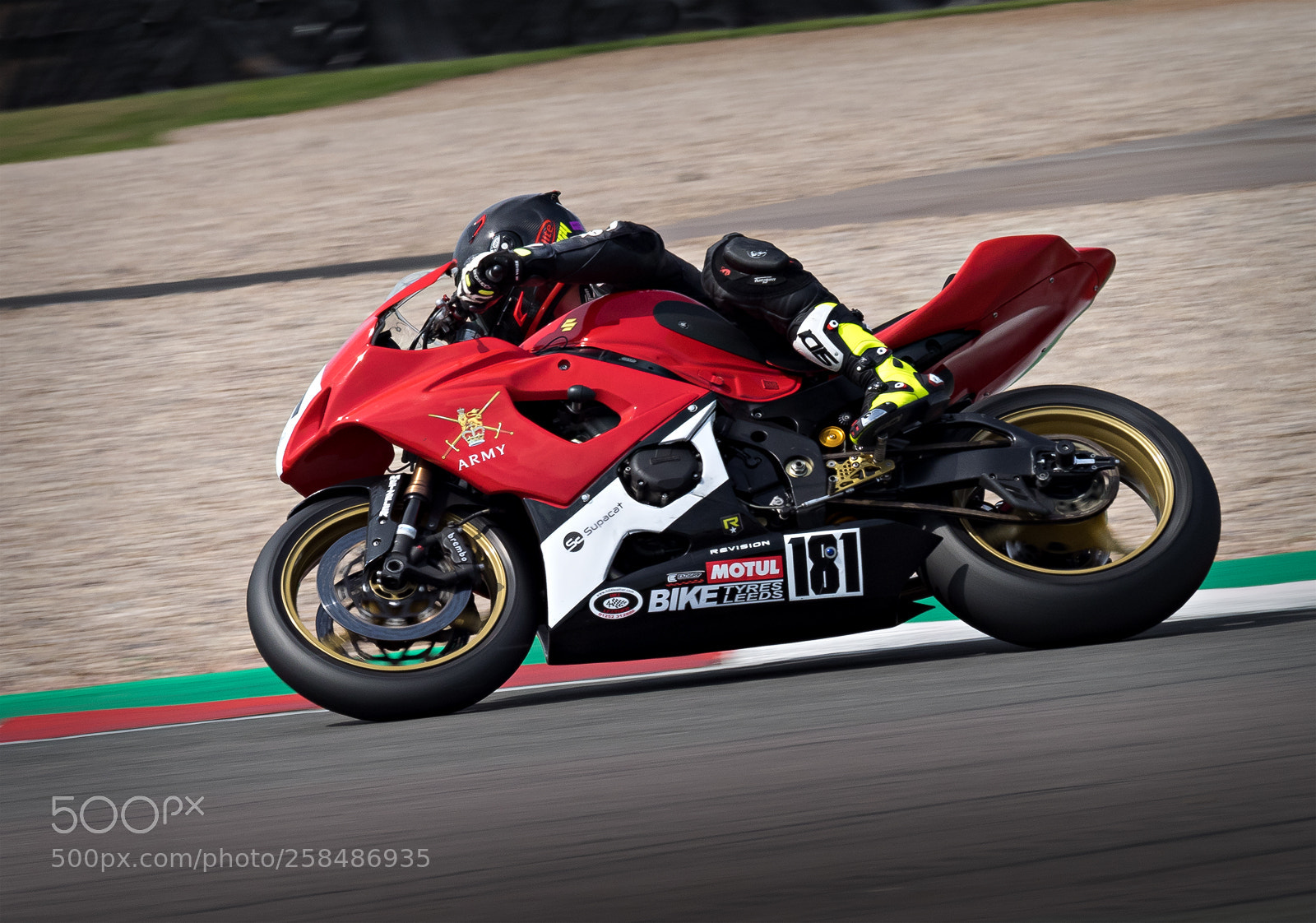 Olympus OM-D E-M1 sample photo. Red army suzuki photography