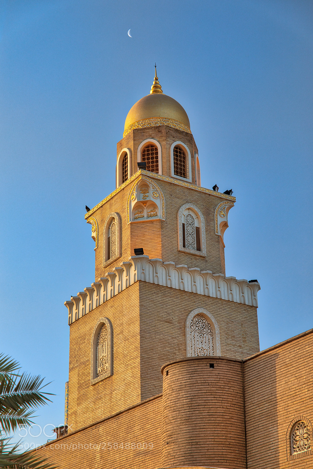 Canon EOS 5D Mark IV sample photo. Minaret of masjid photography