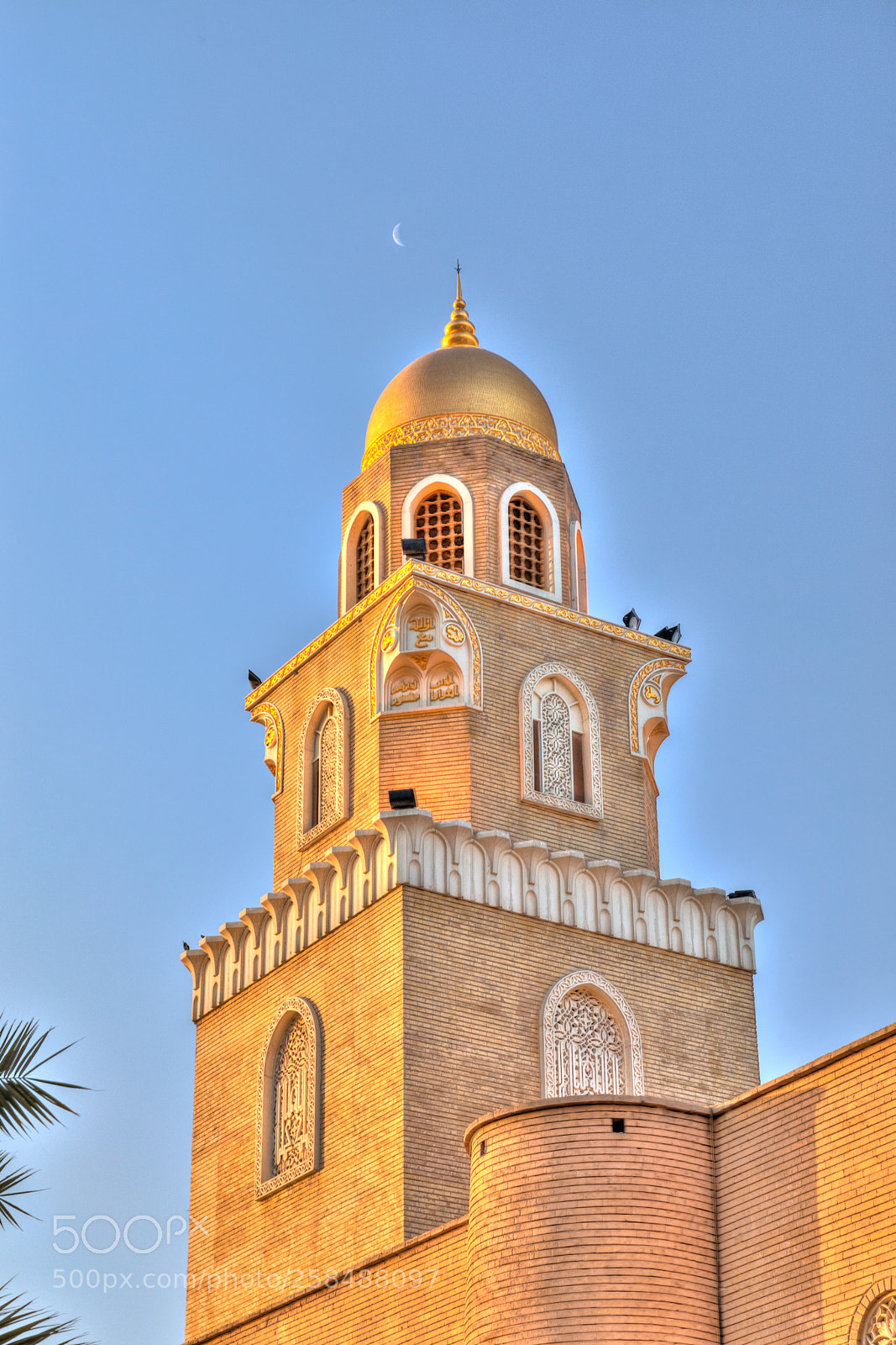 Canon EOS 5D Mark IV sample photo. Minaret of masjid photography