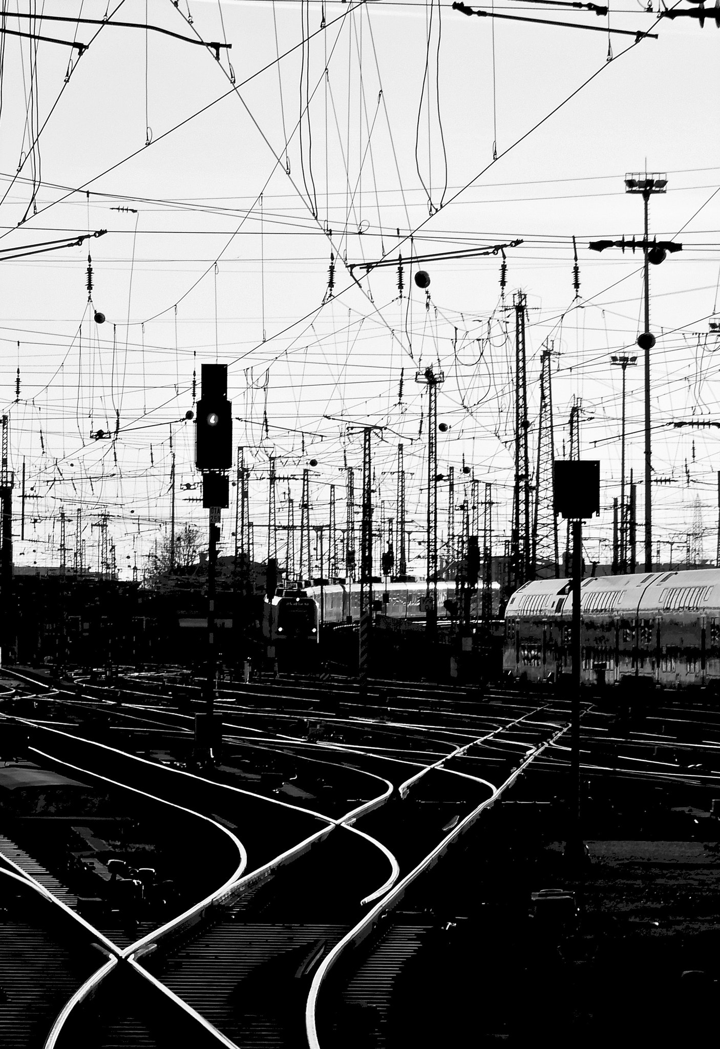 Nikon Coolpix A900 sample photo. Incoming train photography