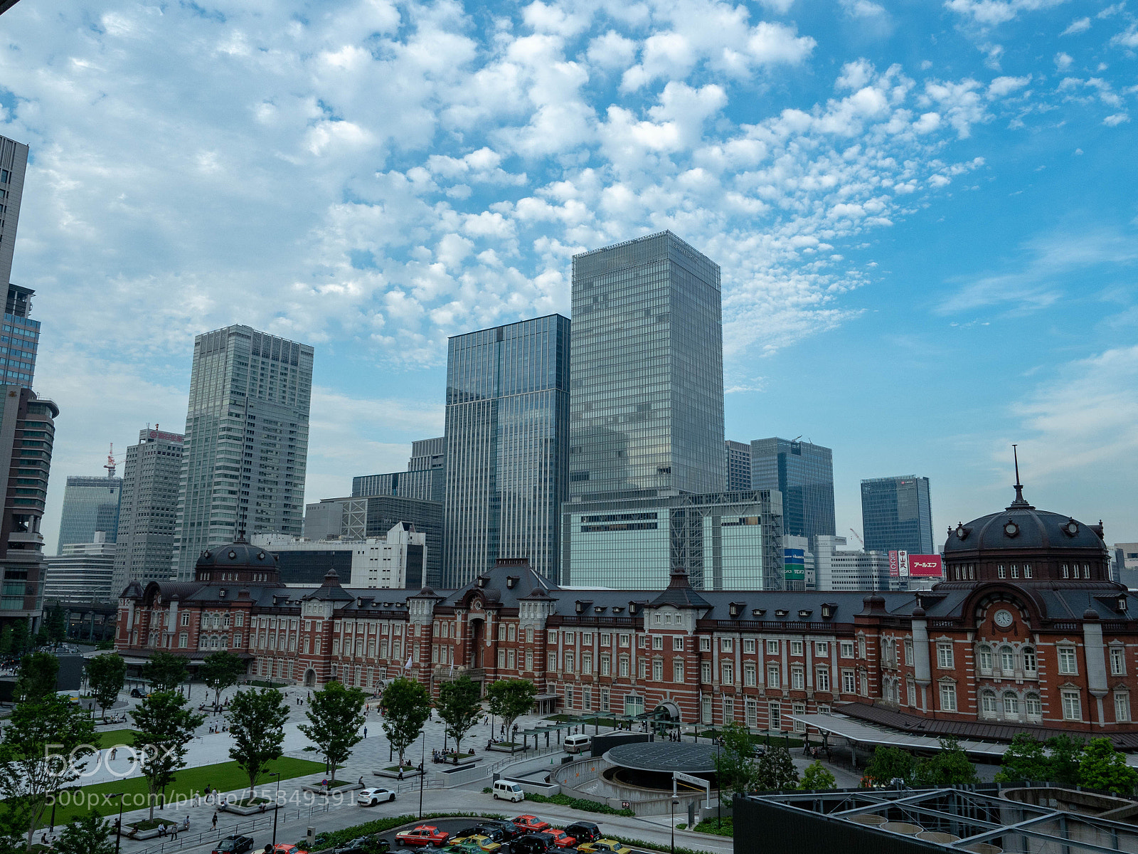 Olympus OM-D E-M5 II sample photo. Tokyo station photography