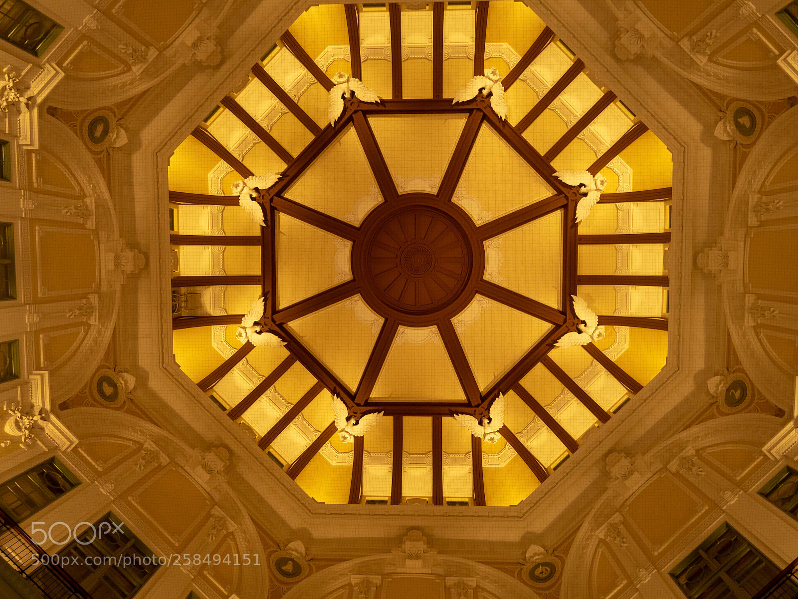 Olympus OM-D E-M5 II sample photo. Tokyo station photography