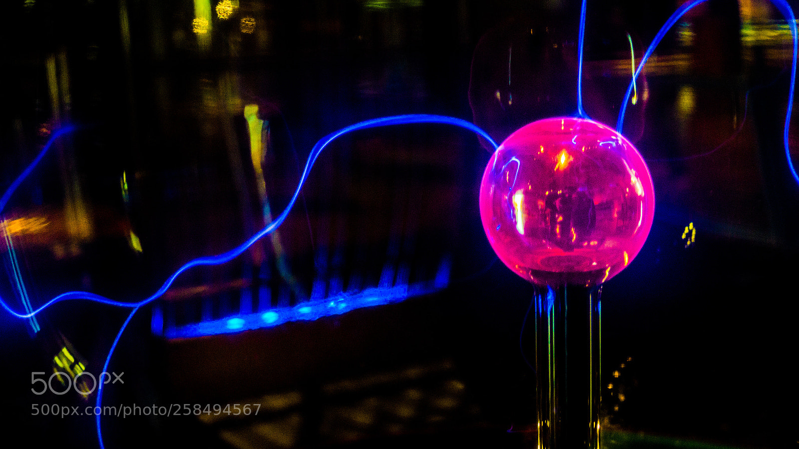 Sony SLT-A37 sample photo. Bola de plasma o photography