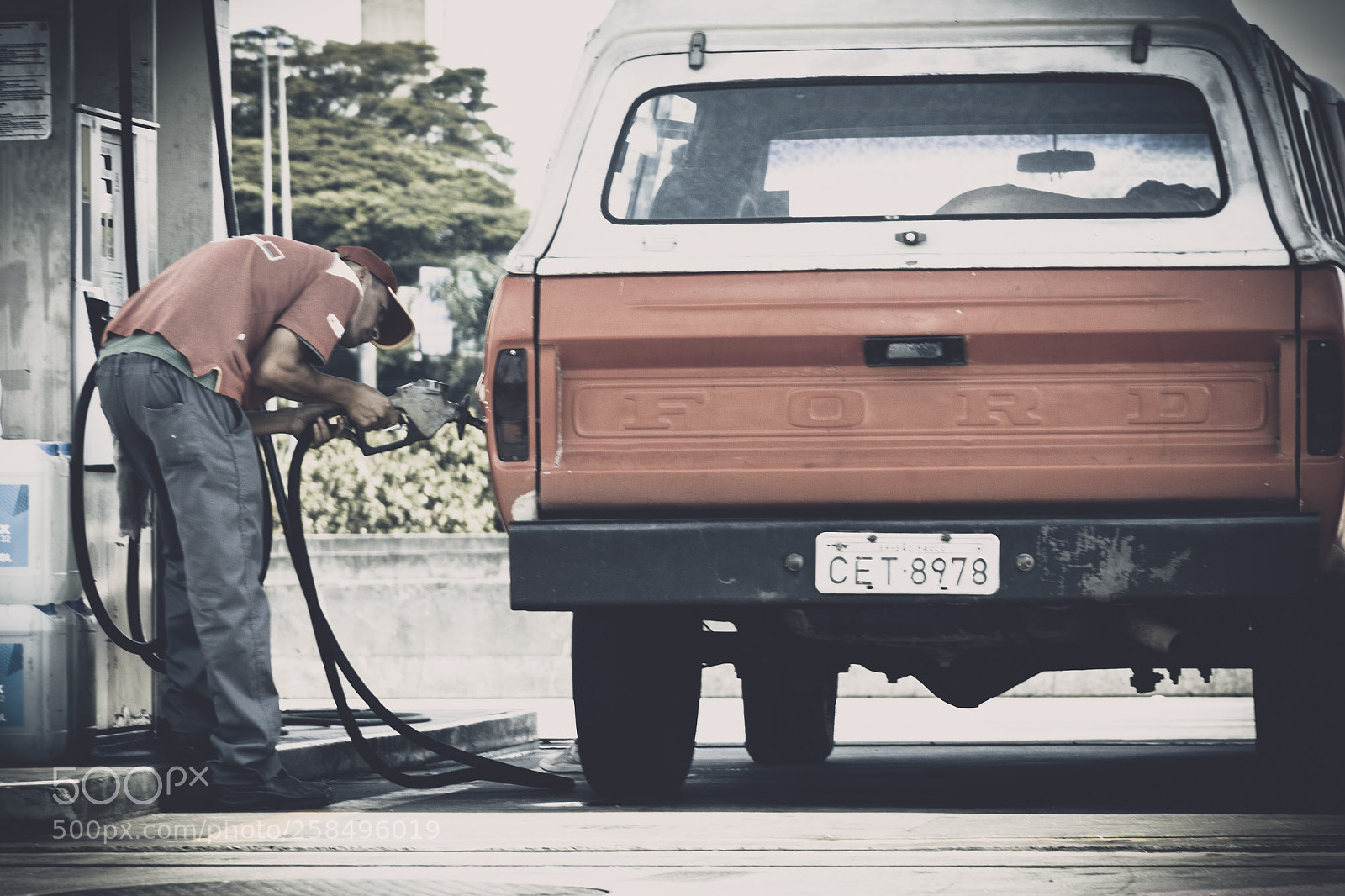 Canon EOS 60D sample photo. Fueling... photography