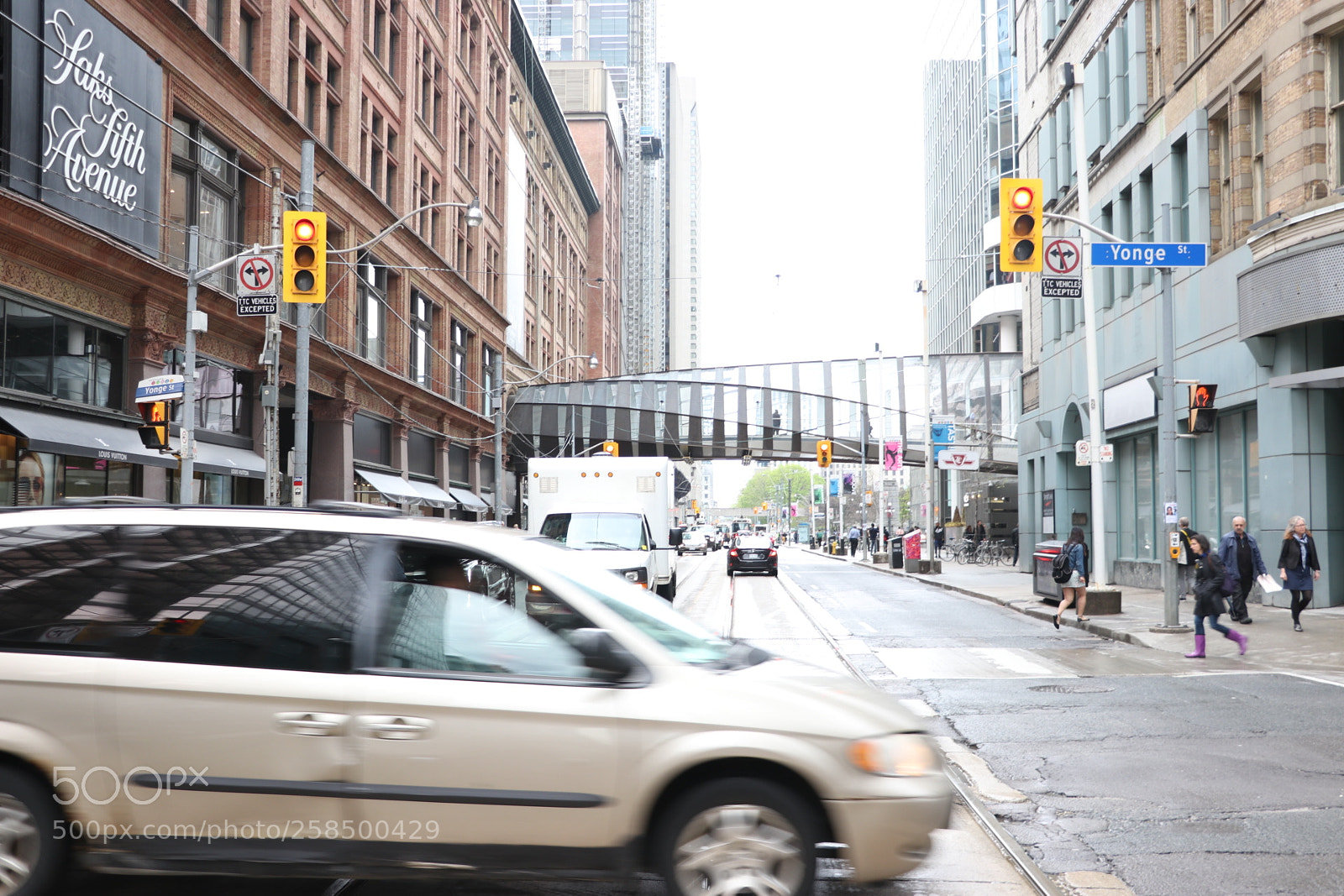 Canon EOS 80D sample photo. Saks fifth avenue photography