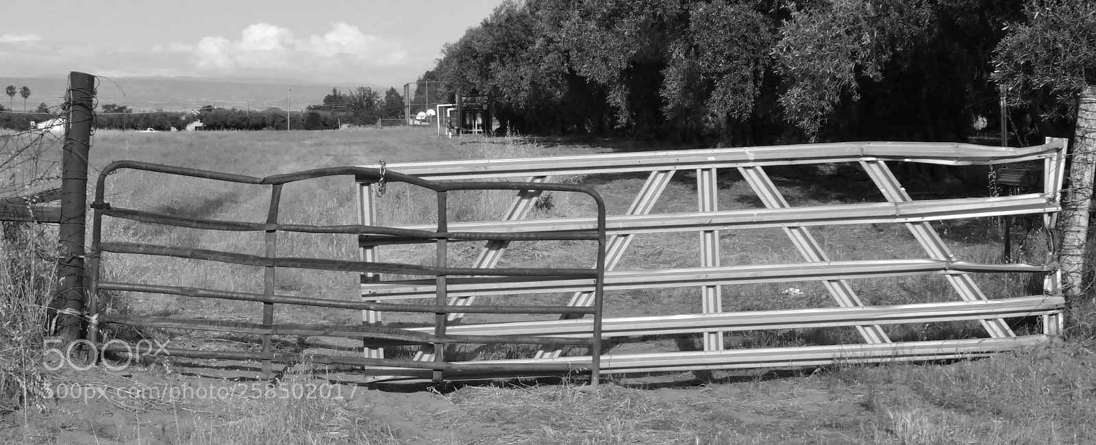 Samsung Galaxy Note4 sample photo. Old locked gate photography